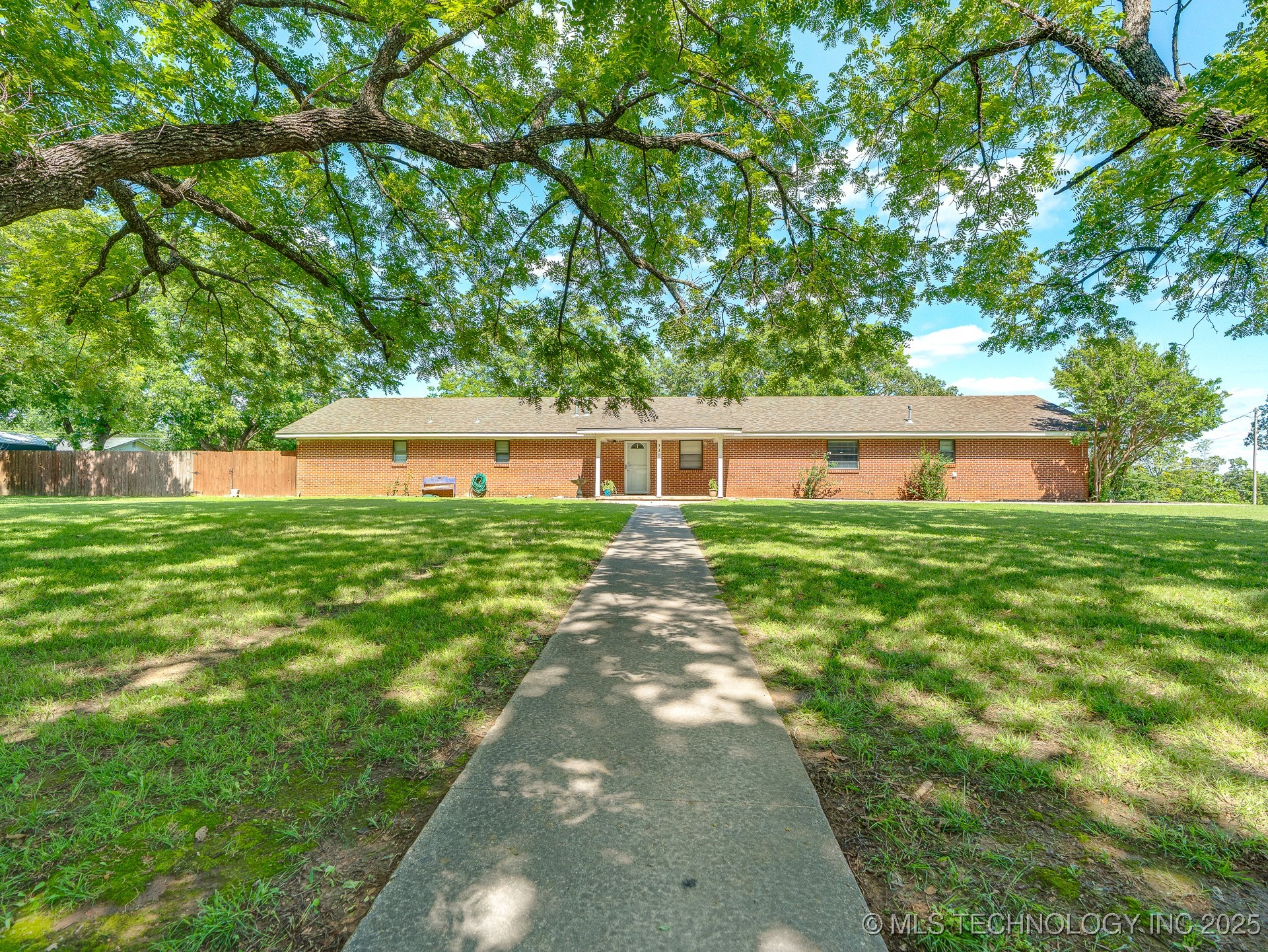 330 S Harvey