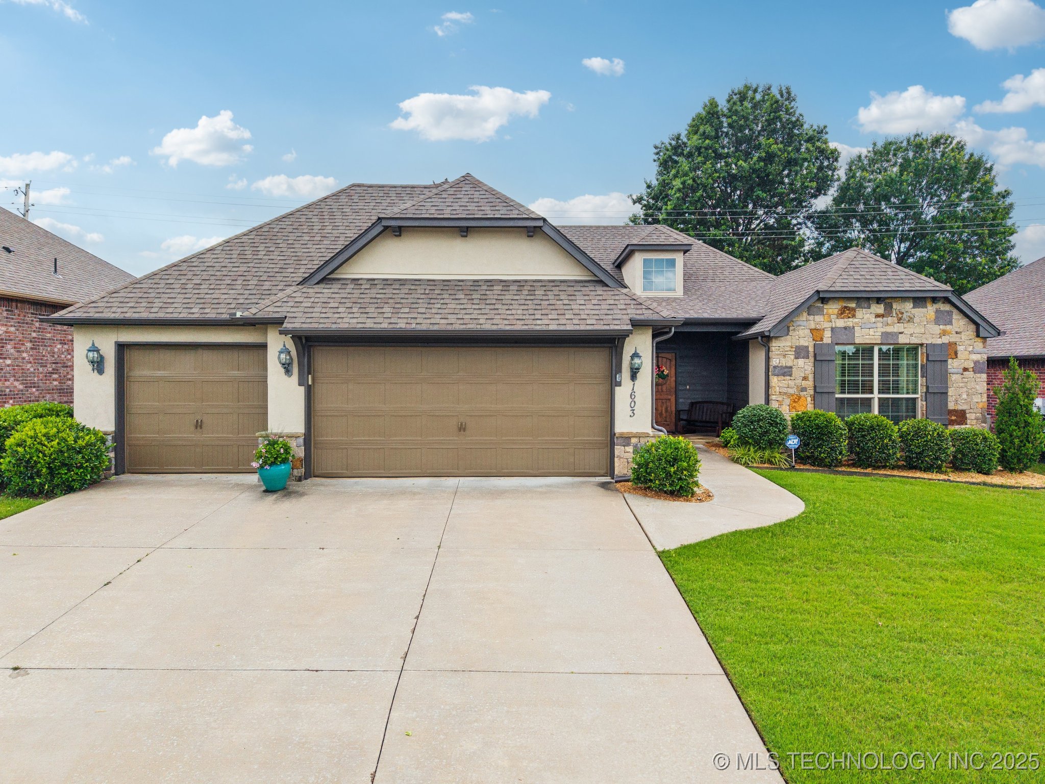 1603 W Canton Place Property Photo 1