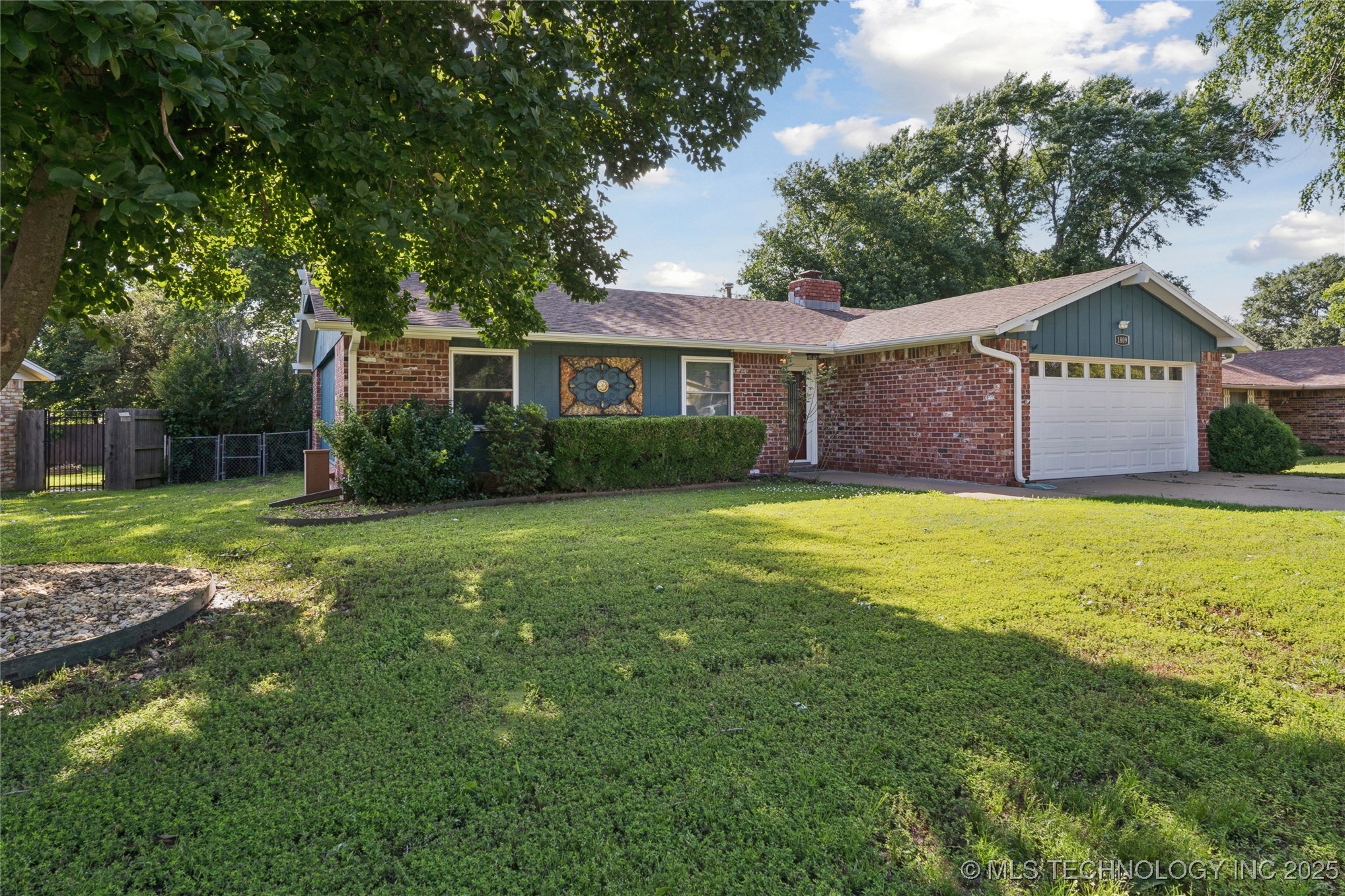 1809 East Drive Property Photo 1