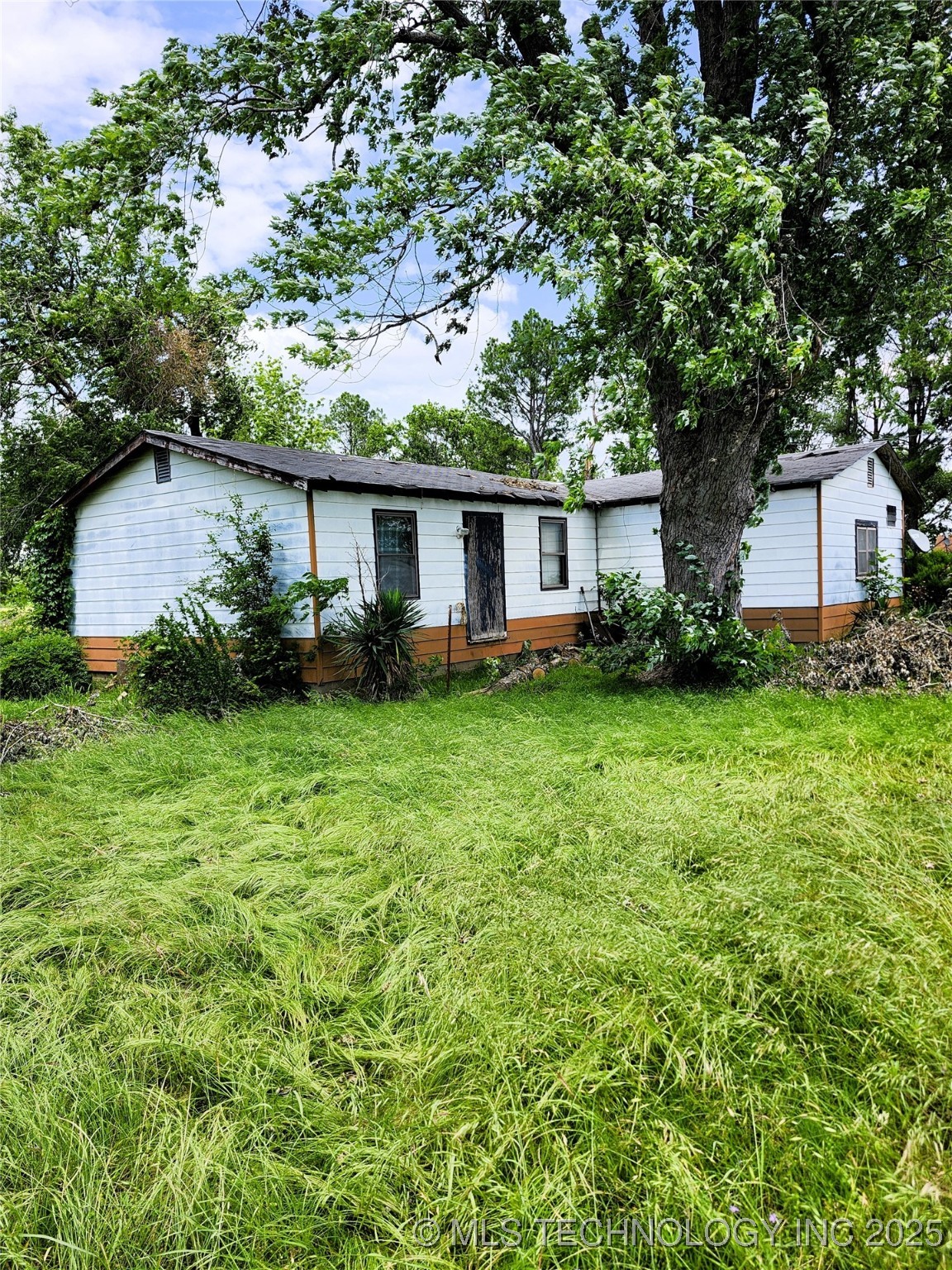 13733 E 550 Road Property Photo 1