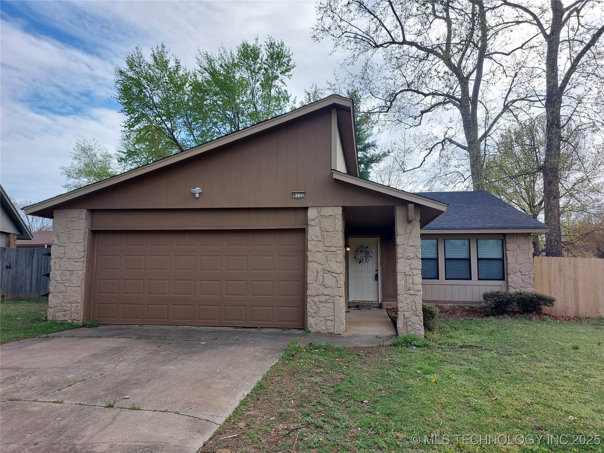 9132 S 89th East Avenue Property Photo