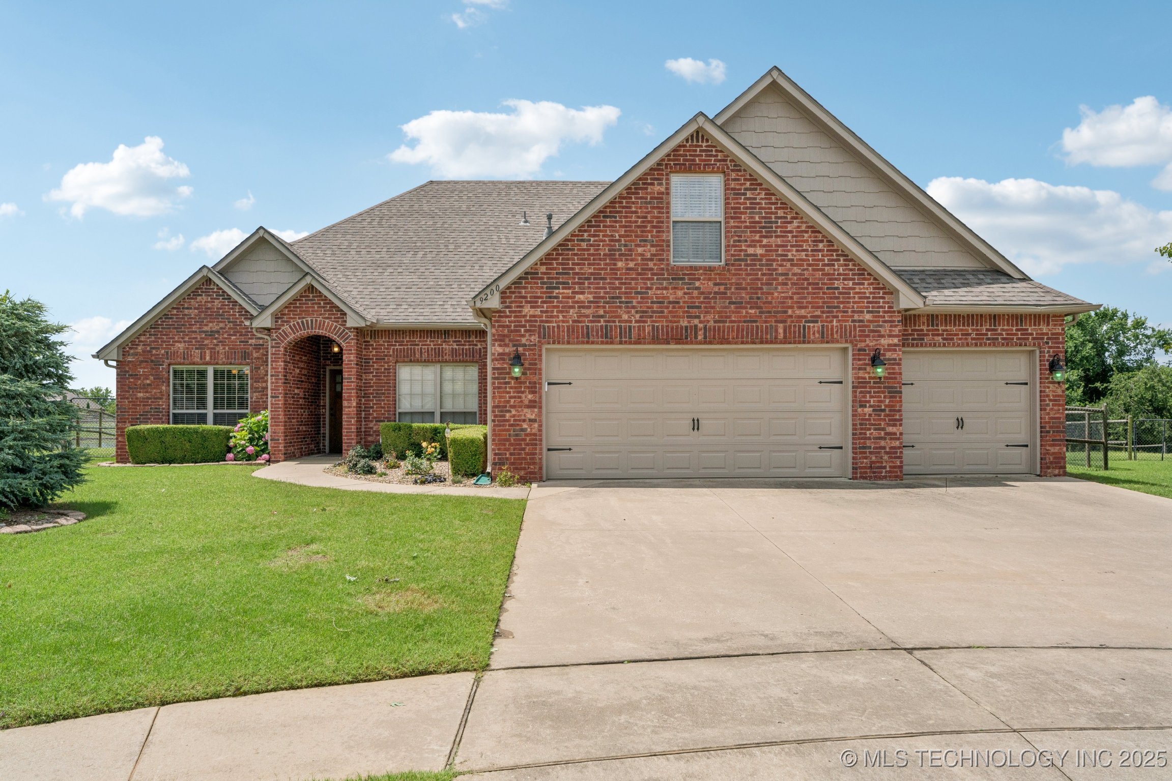 9200 E 92nd Place North Property Photo 2