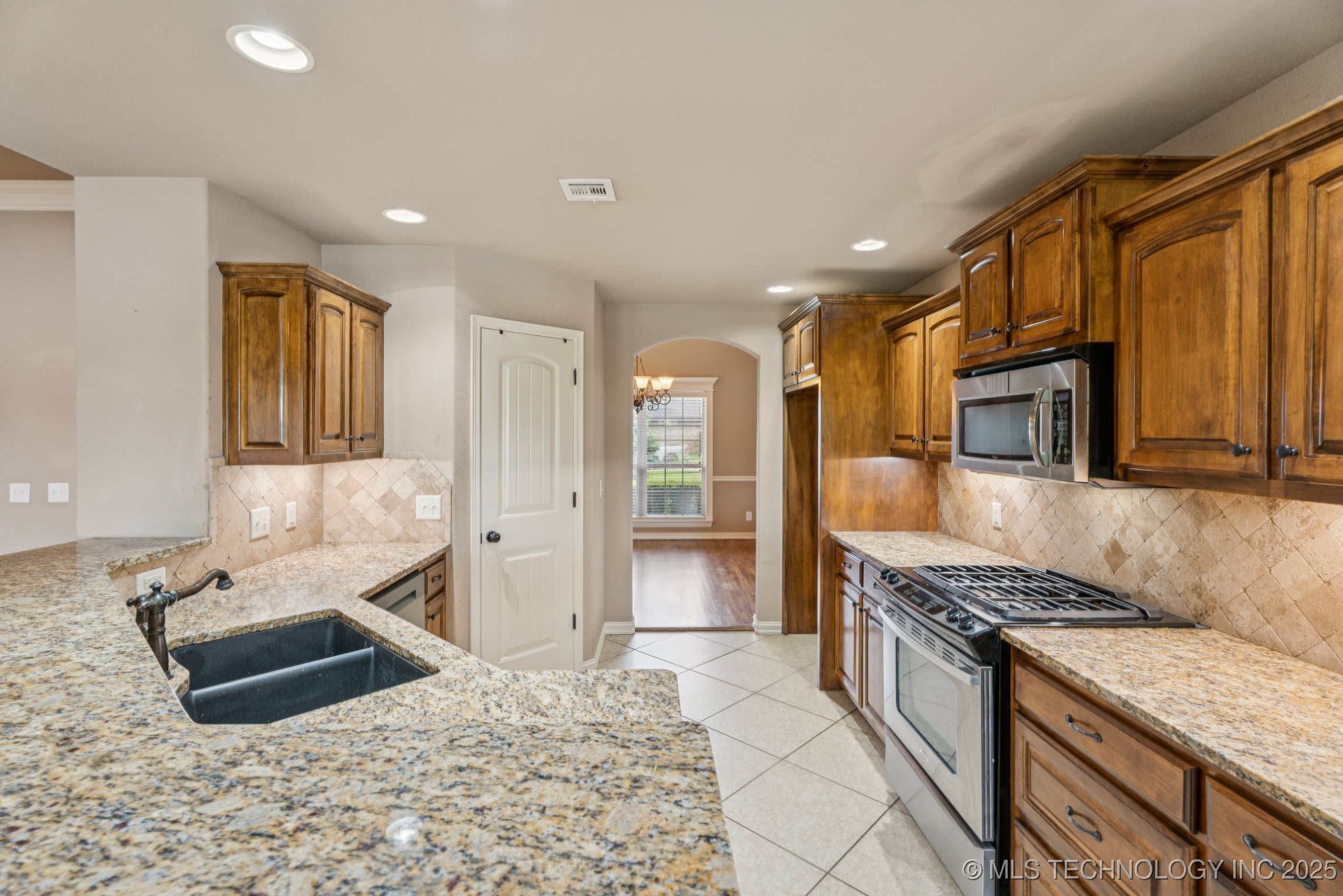 9200 E 92nd Place North Property Photo 15