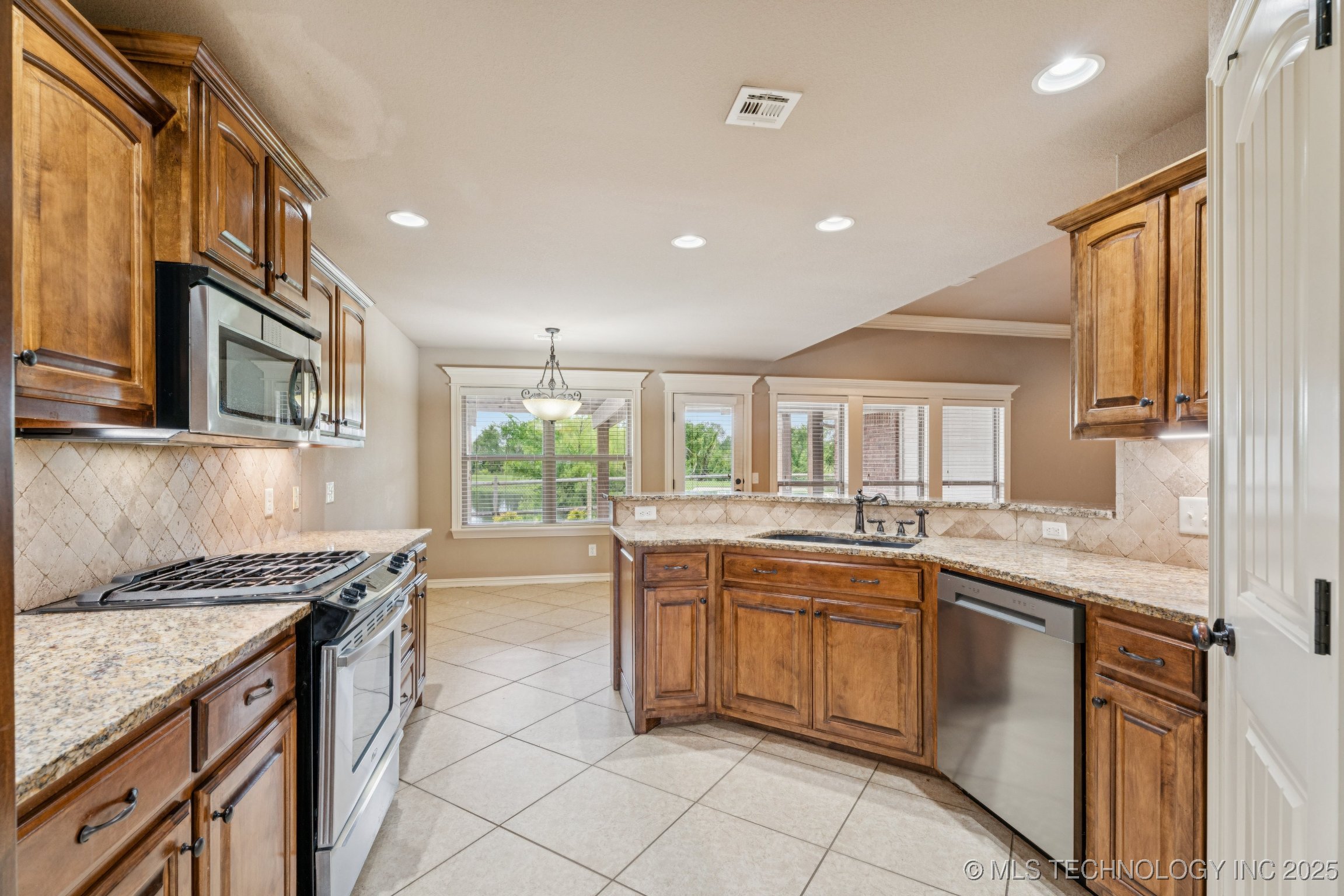 9200 E 92nd Place North Property Photo 16