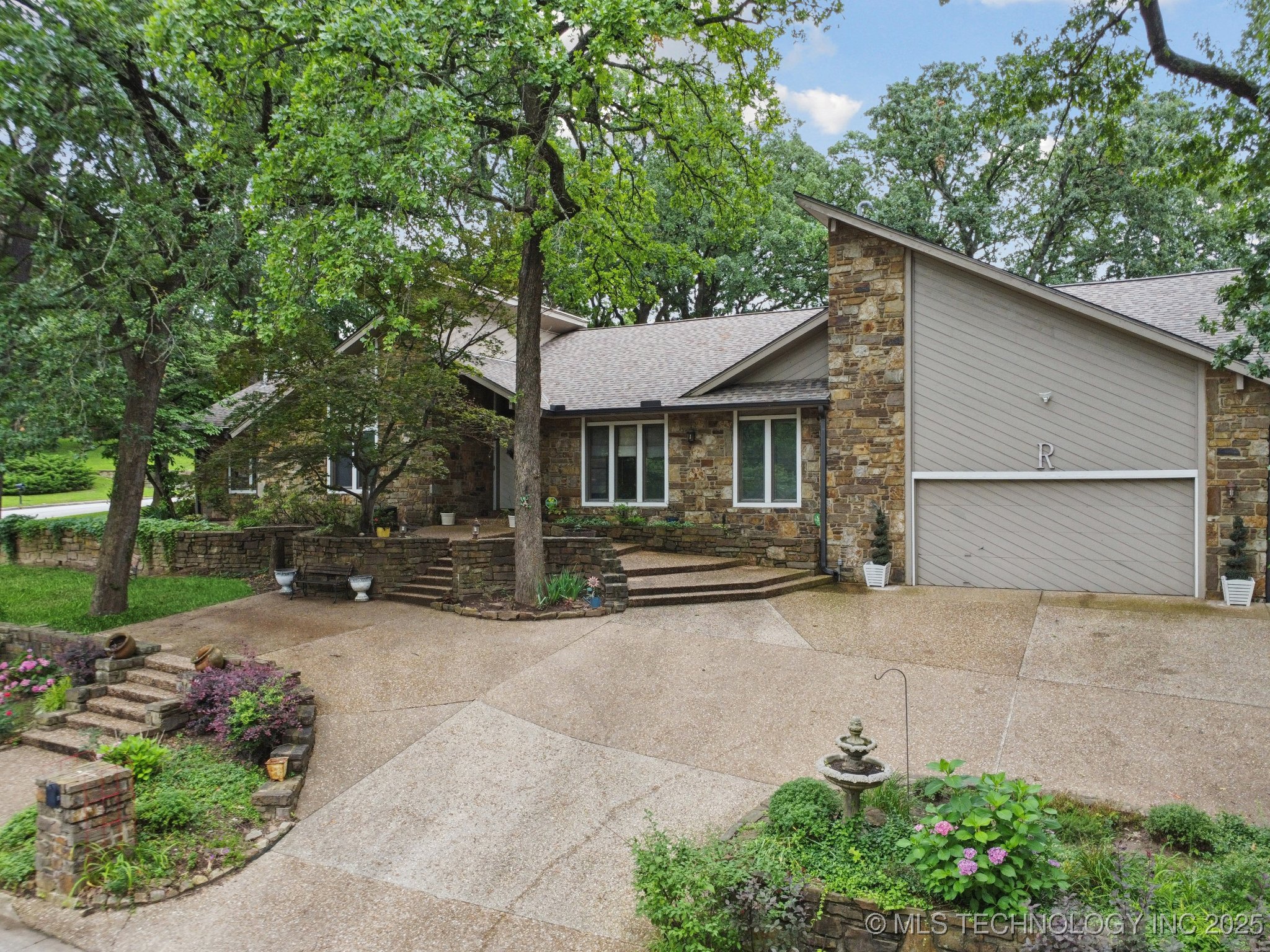 3334 E 100th Place Property Photo 1