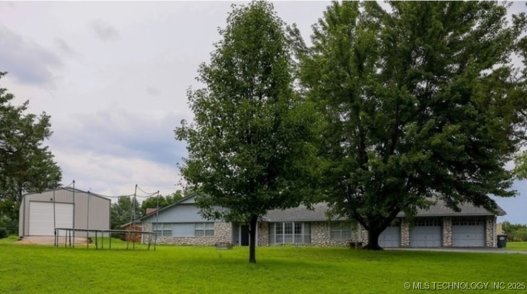 533 W Woodland Drive Property Photo 1