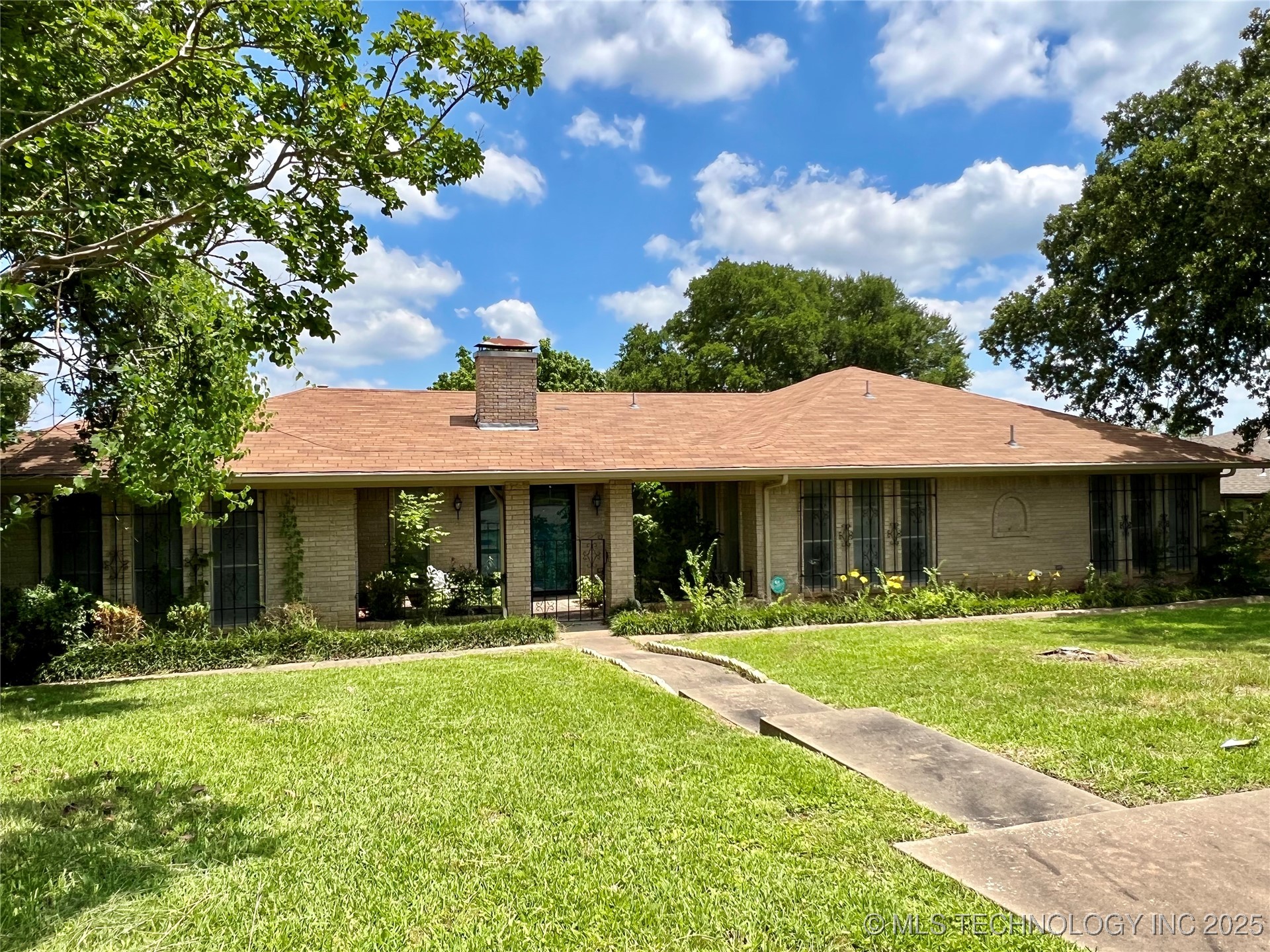 906 Briarwood Place Property Photo 1
