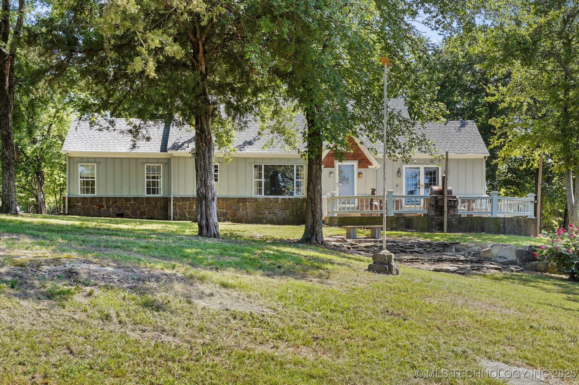 5055 E 425 Road Property Photo 2