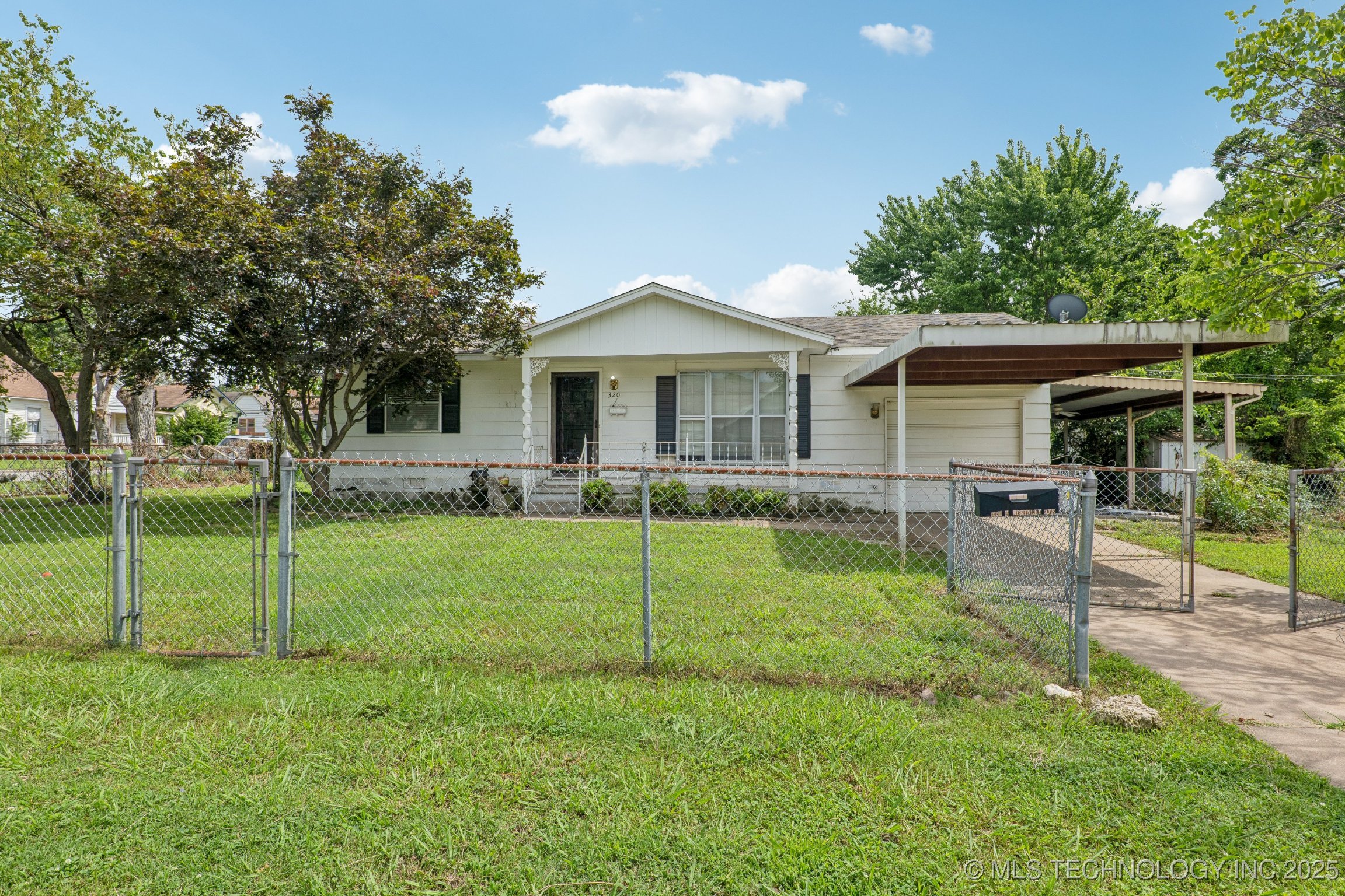 320 E Mckinley Avenue Property Photo 1
