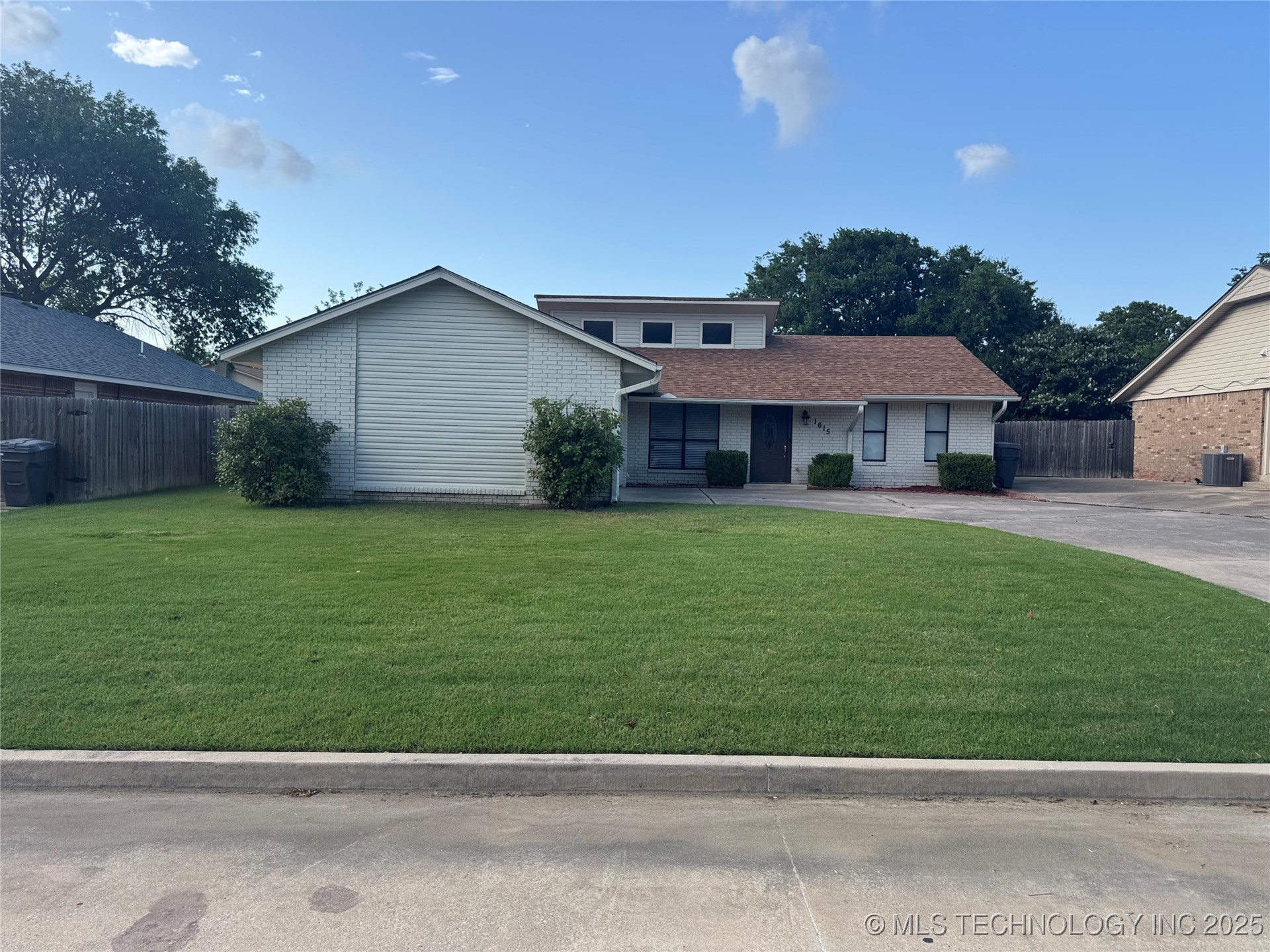 1615 Wildewood Property Photo 1