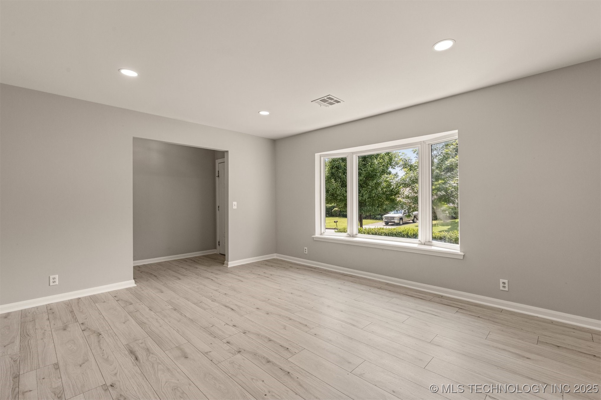 9421 S 69th East Avenue Property Photo 15