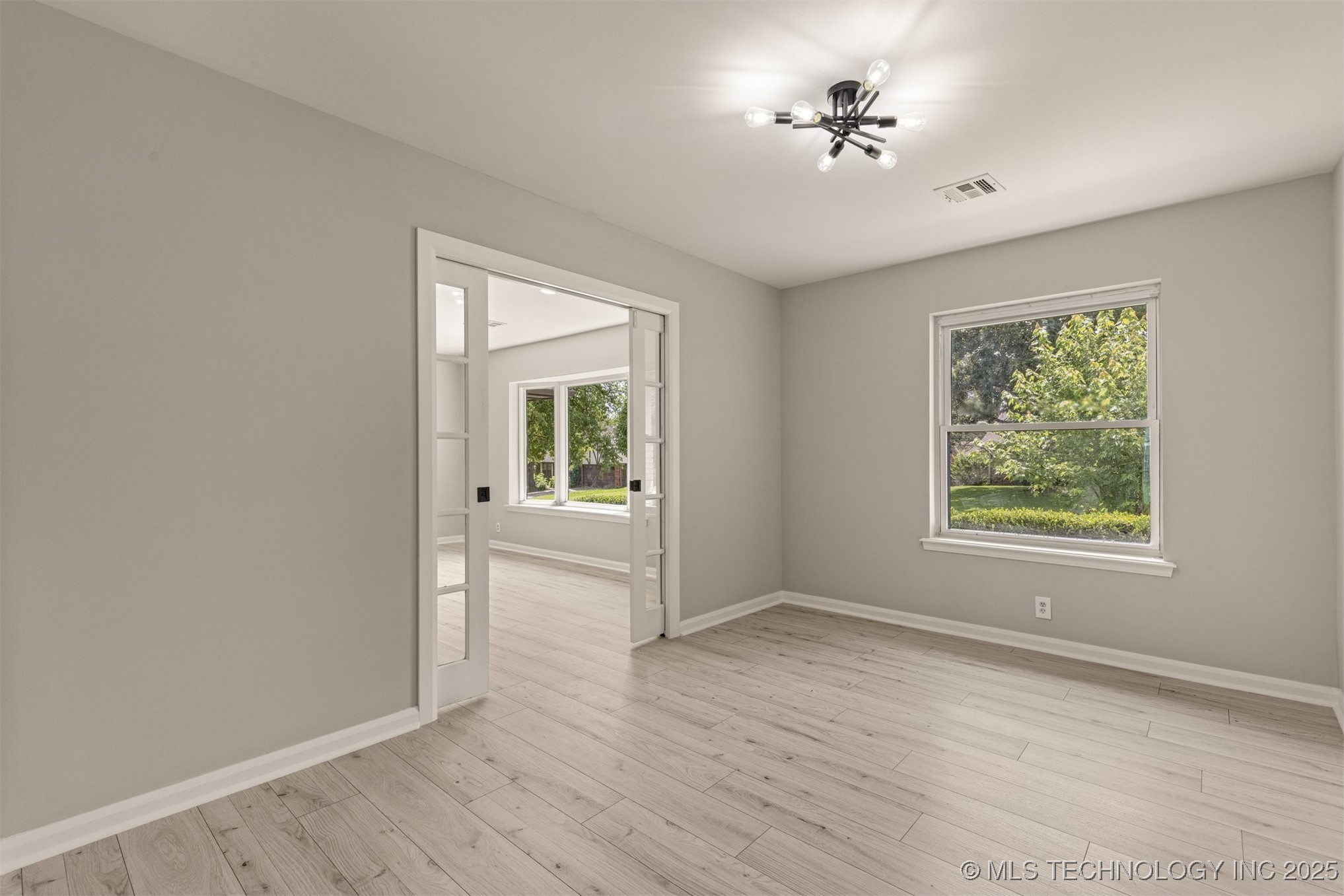 9421 S 69th East Avenue Property Photo 17