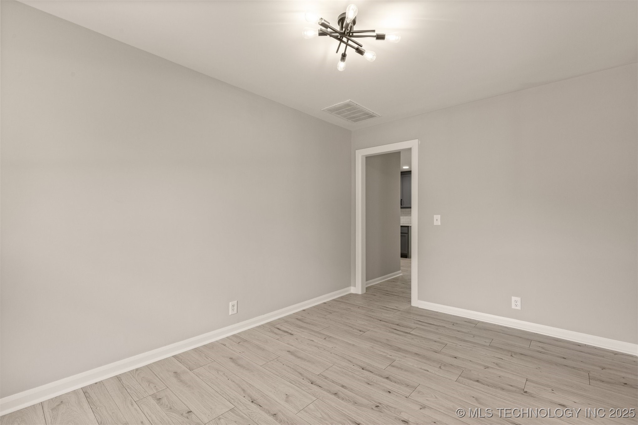 9421 S 69th East Avenue Property Photo 19