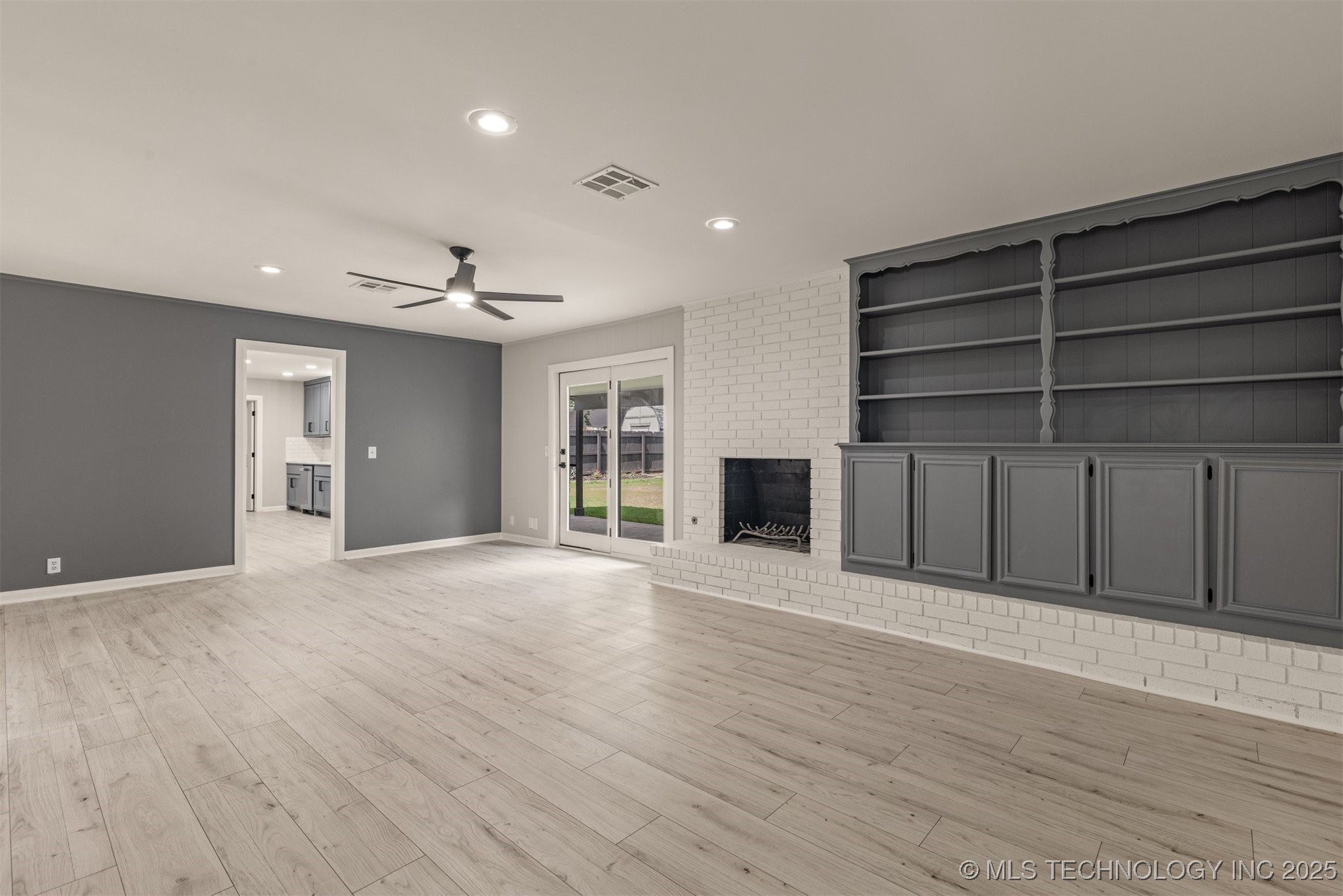 9421 S 69th East Avenue Property Photo 21