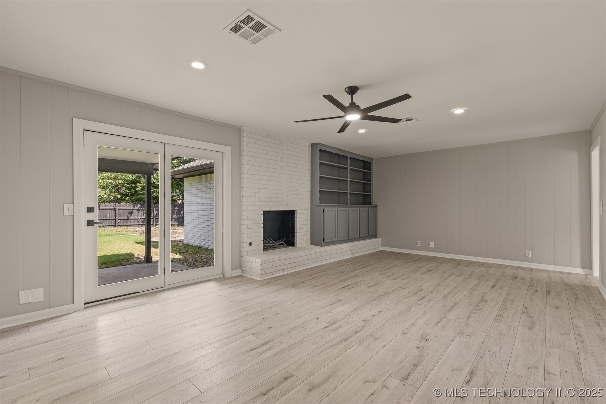 9421 S 69th East Avenue Property Photo 24