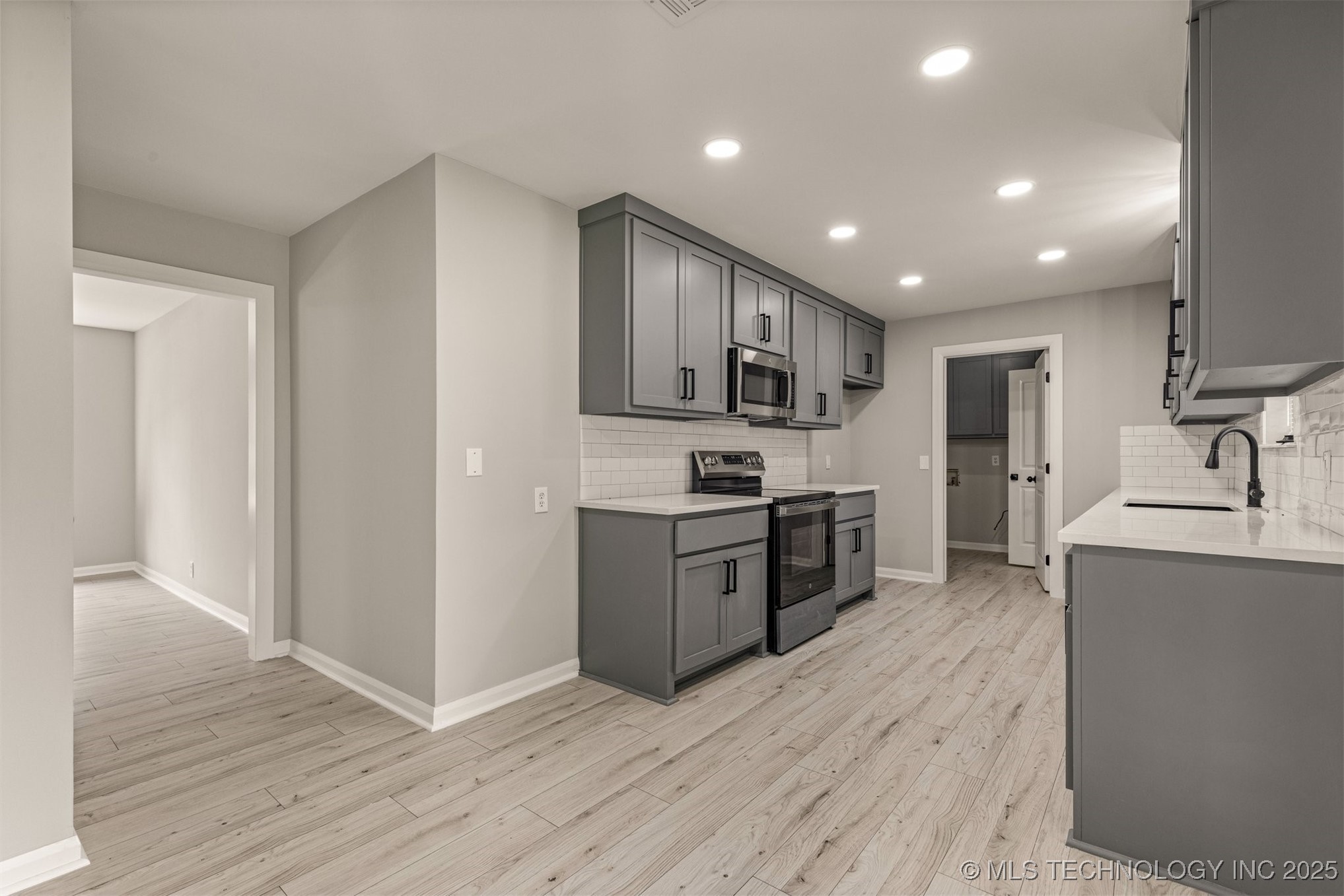 9421 S 69th East Avenue Property Photo 28