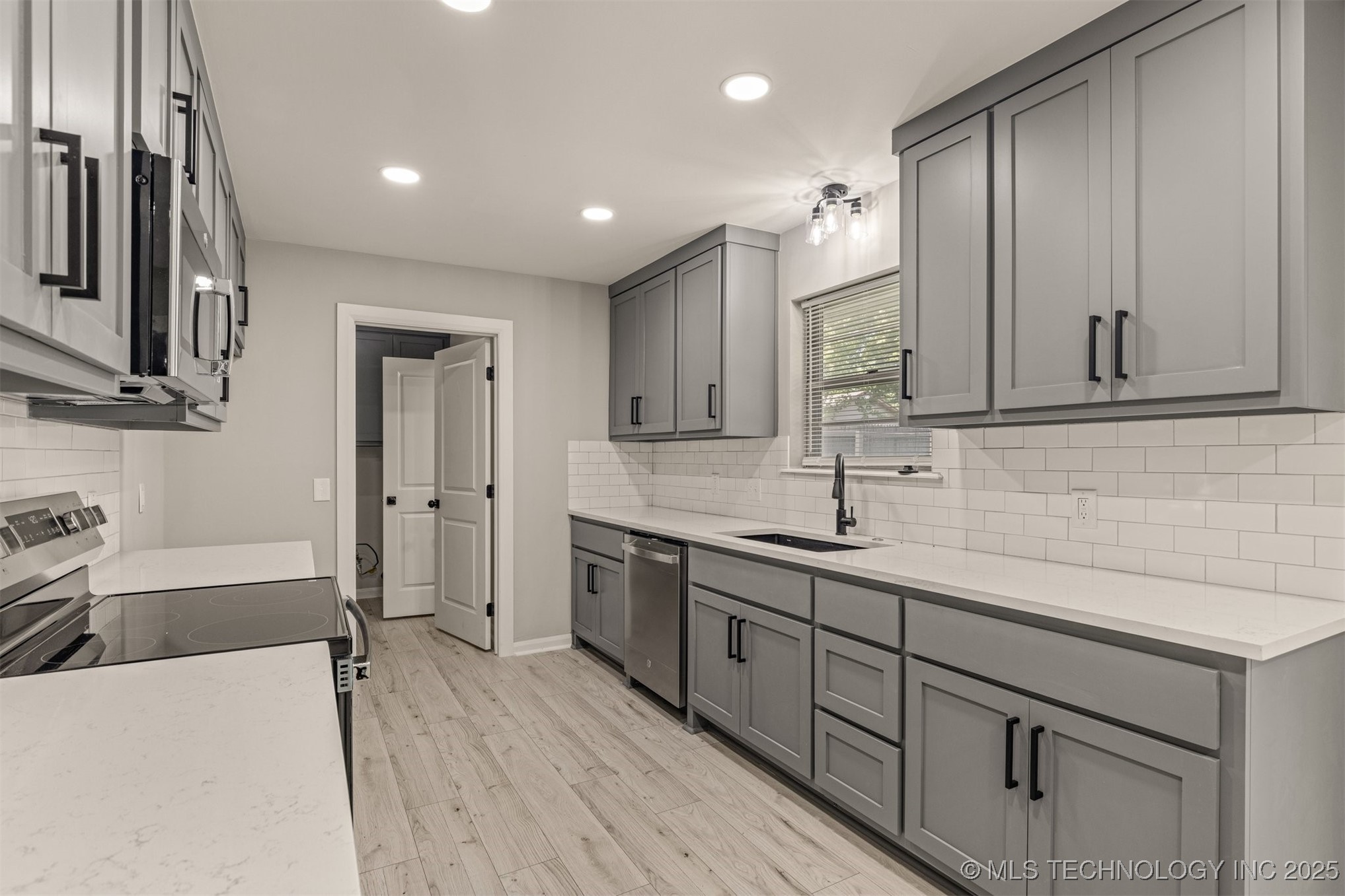 9421 S 69th East Avenue Property Photo 30