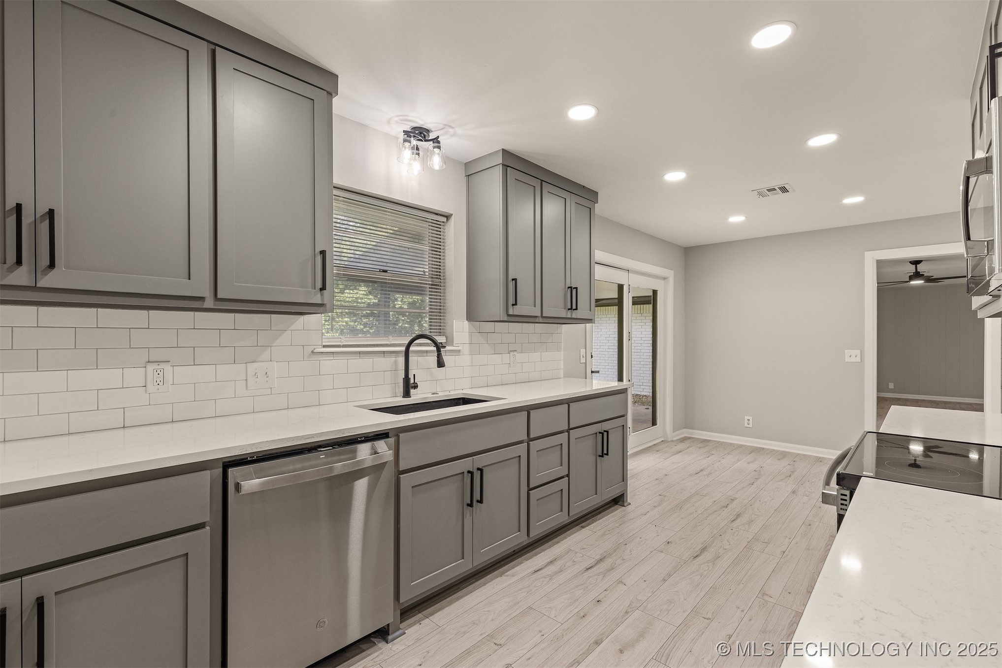 9421 S 69th East Avenue Property Photo 32