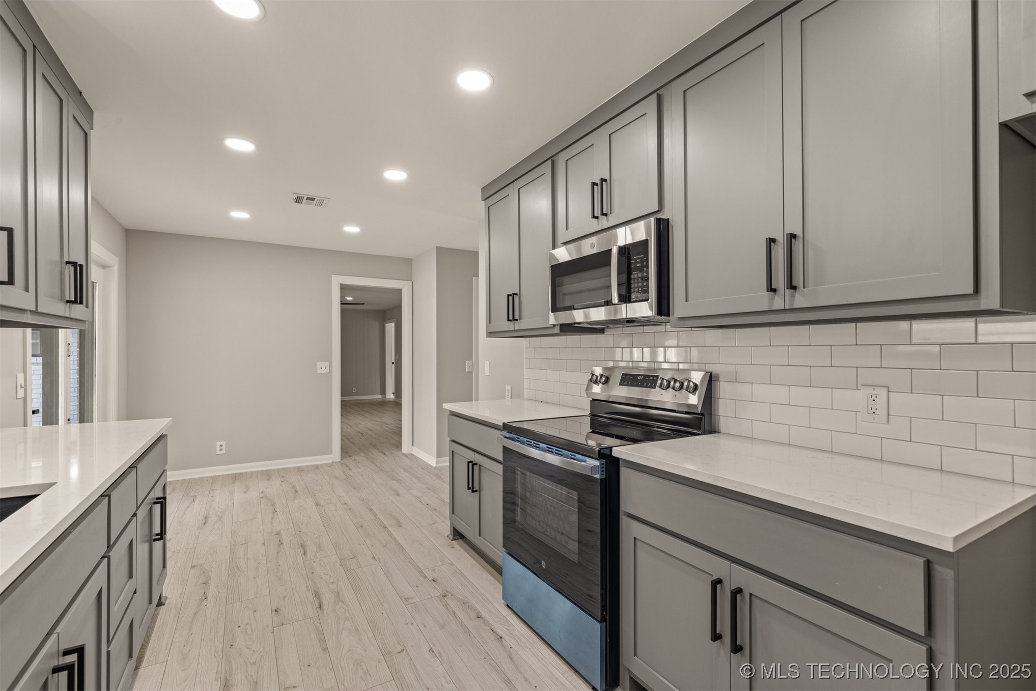 9421 S 69th East Avenue Property Photo 33