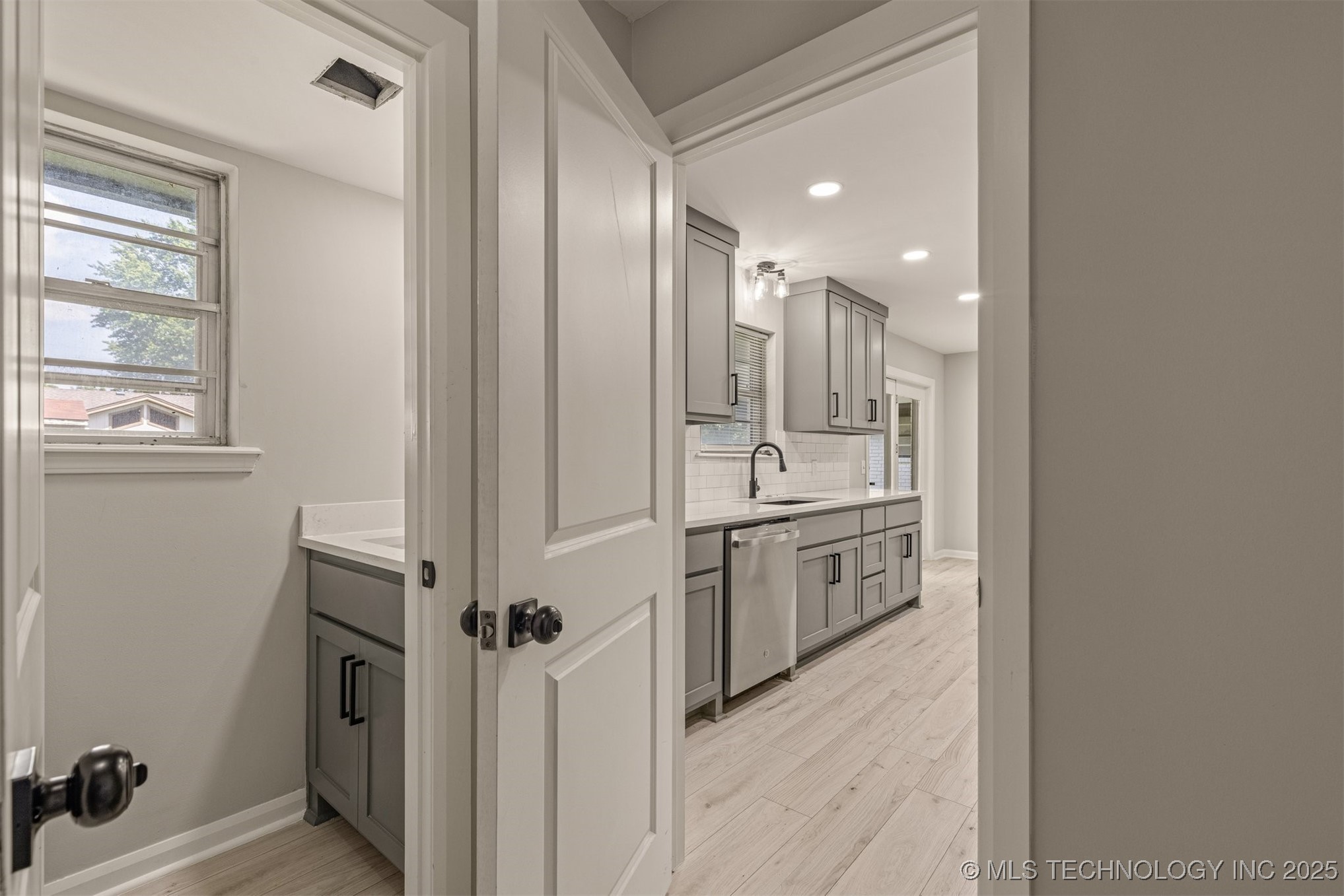 9421 S 69th East Avenue Property Photo 36