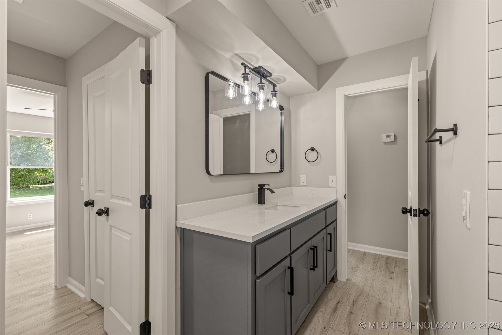 9421 S 69th East Avenue Property Photo 47