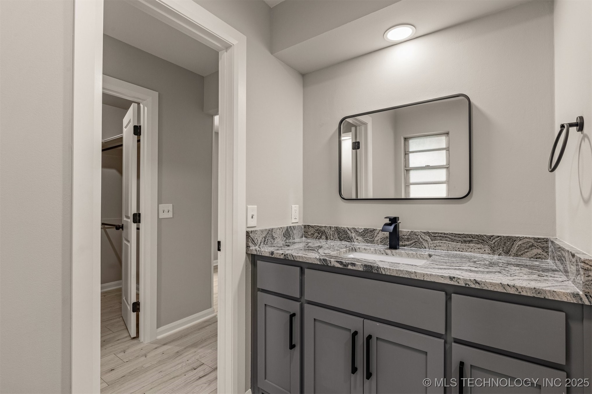 9421 S 69th East Avenue Property Photo 56