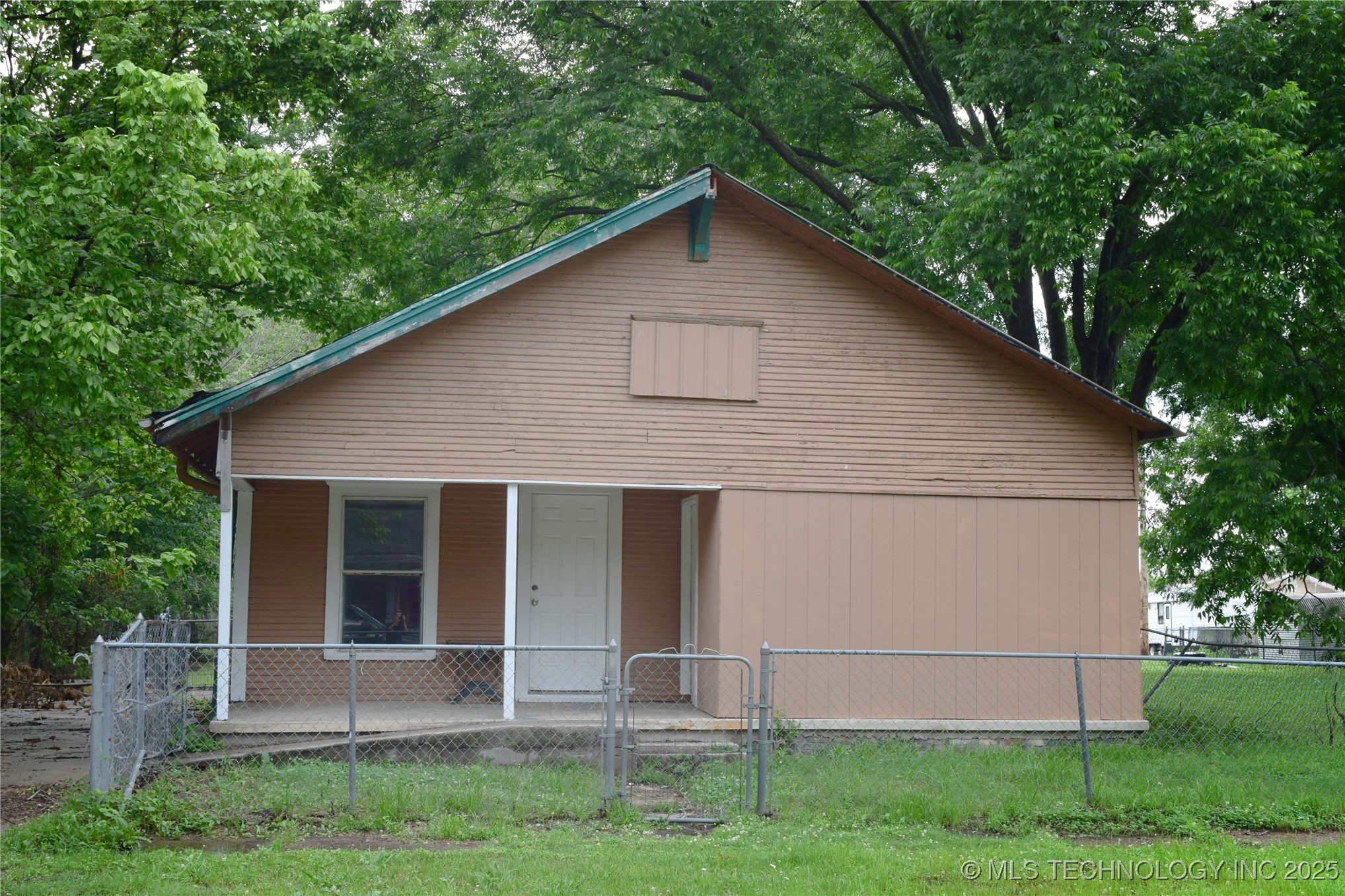 602 N Taft Avenue Property Photo 1