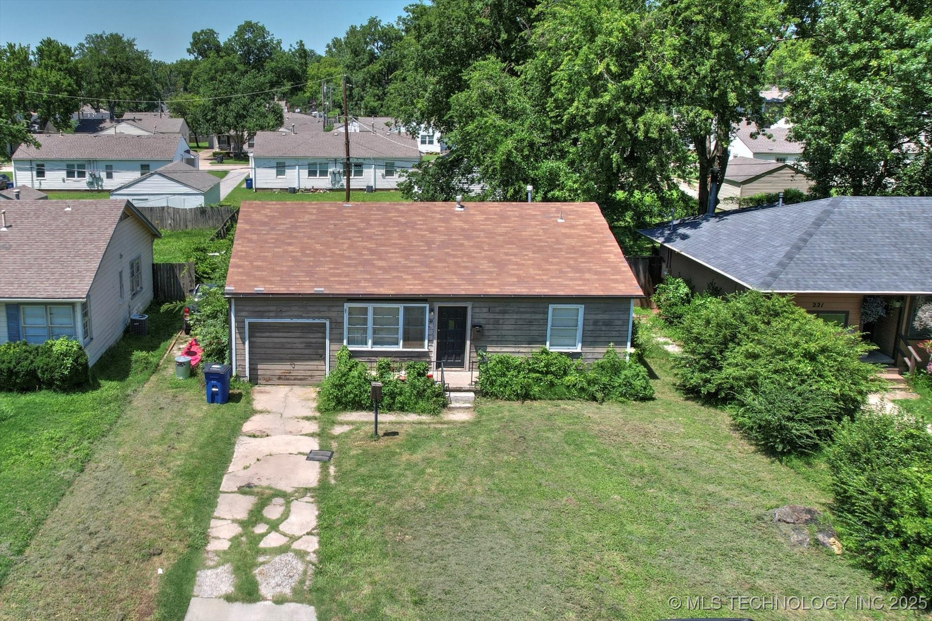 217 E 38th Place Property Photo 1
