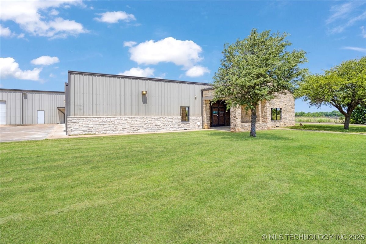 350 Nails Crossing Property Photo 2