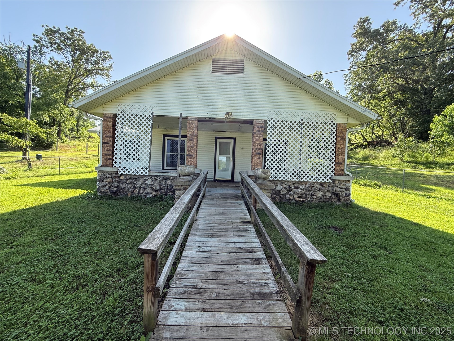 468120 Highway 62 Property Photo 1