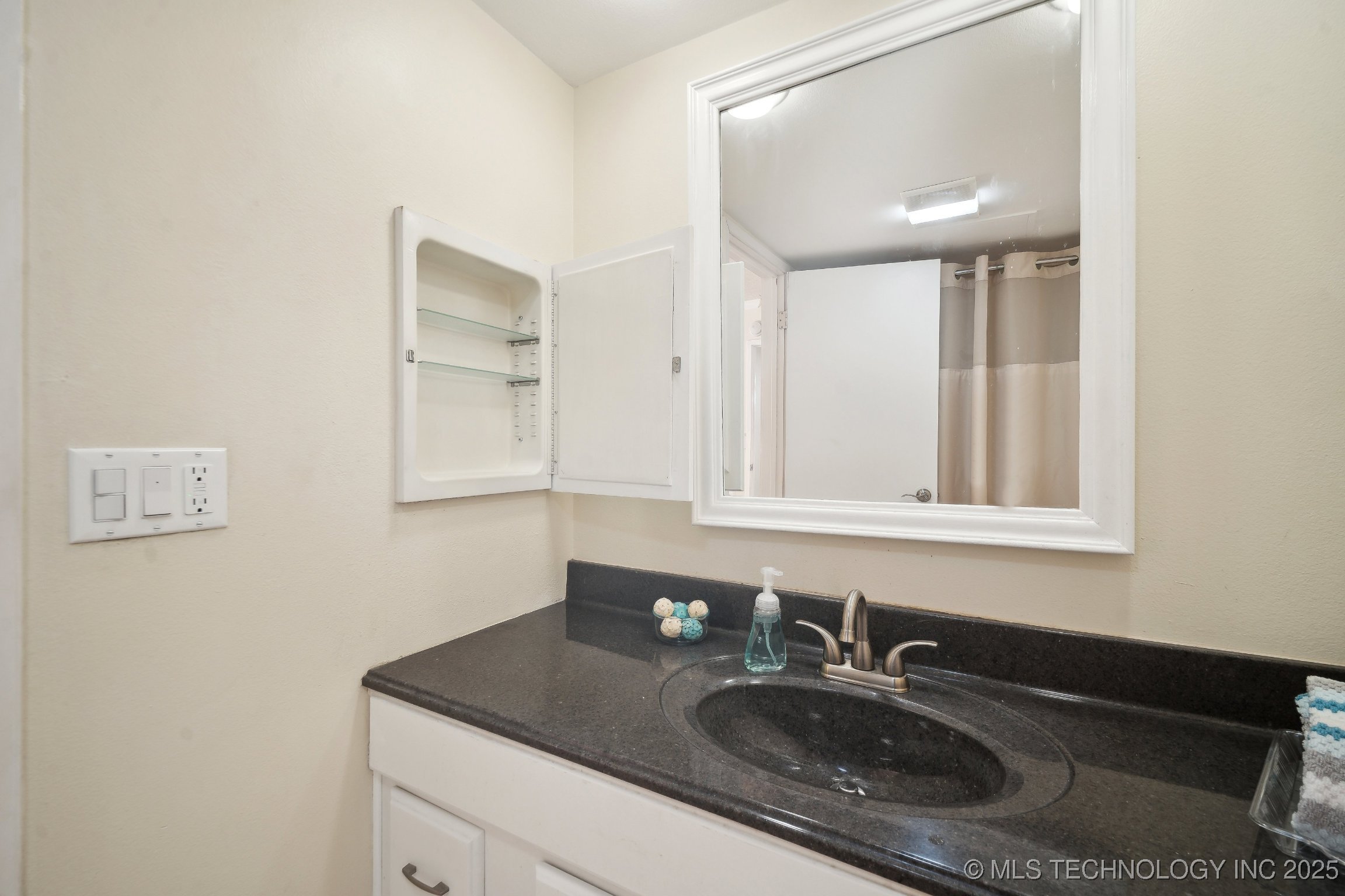 450 W 7th Street #908 Property Photo 11