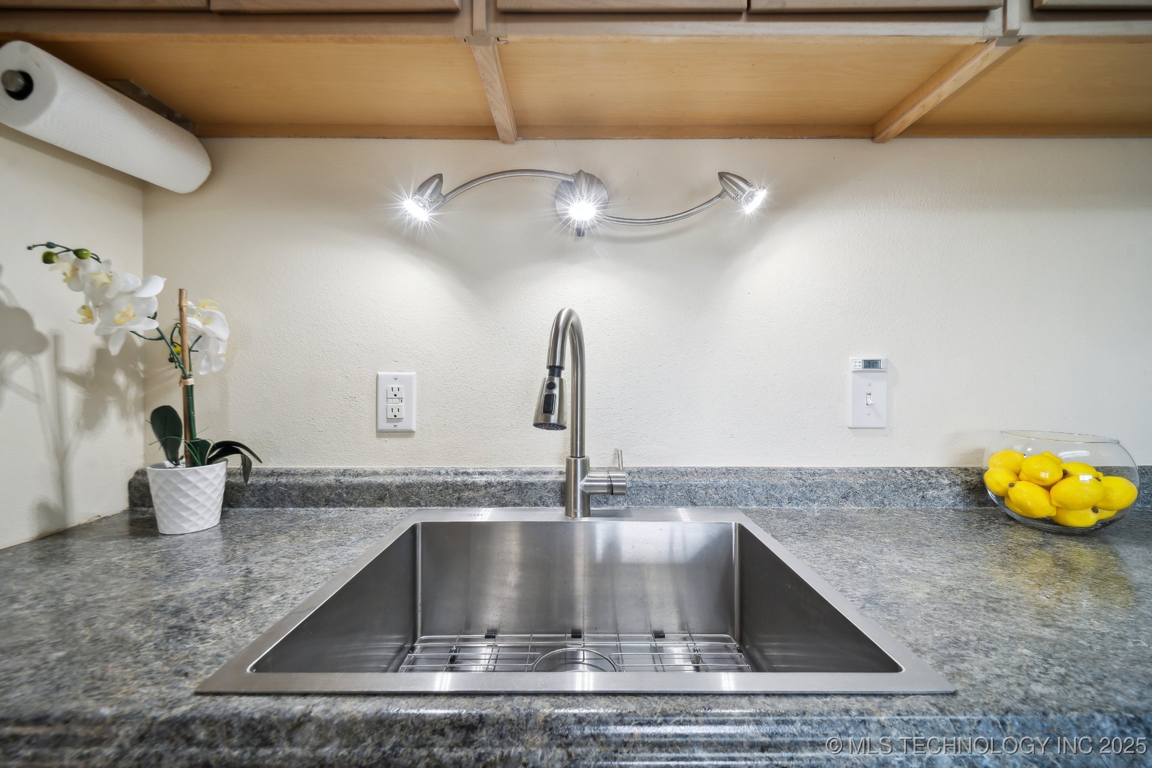 450 W 7th Street #908 Property Photo 16