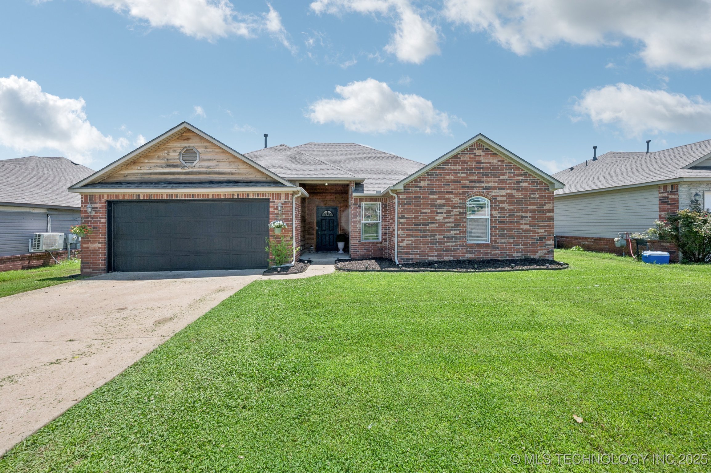 9247 Freedom Avenue Property Photo 1