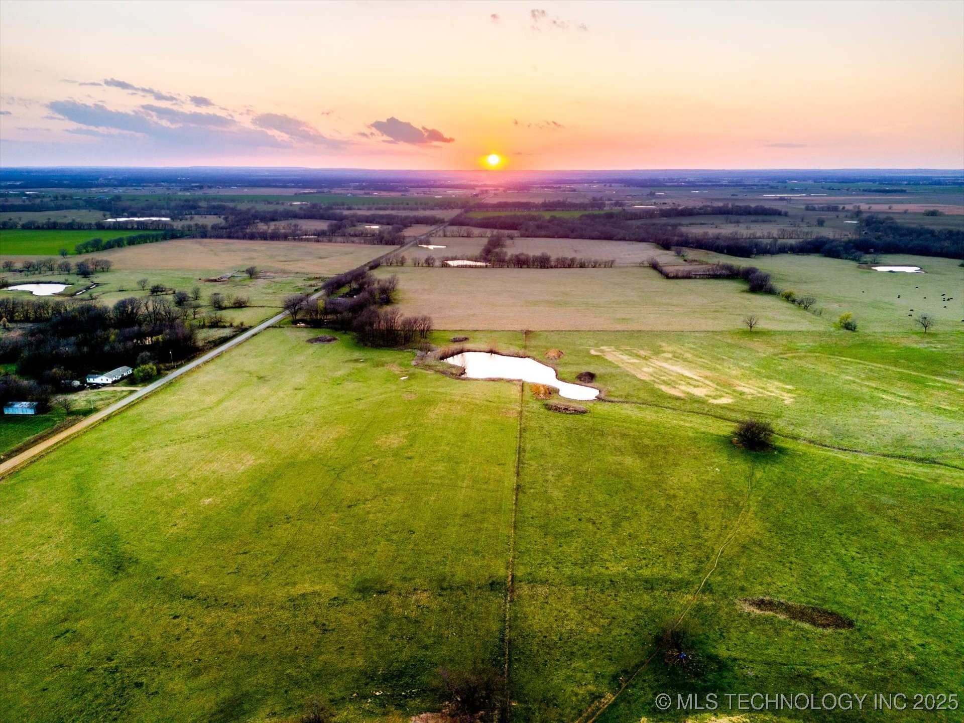 19 E 710 Road Property Photo 1