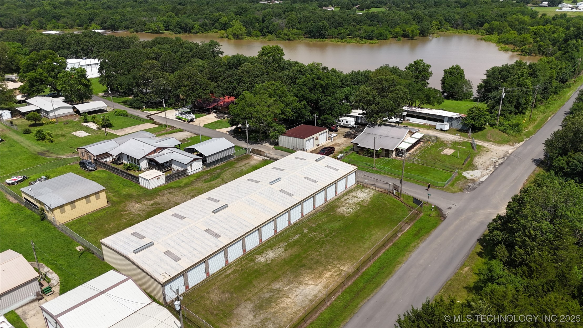 421692 E 1161 Circle Property Photo 3