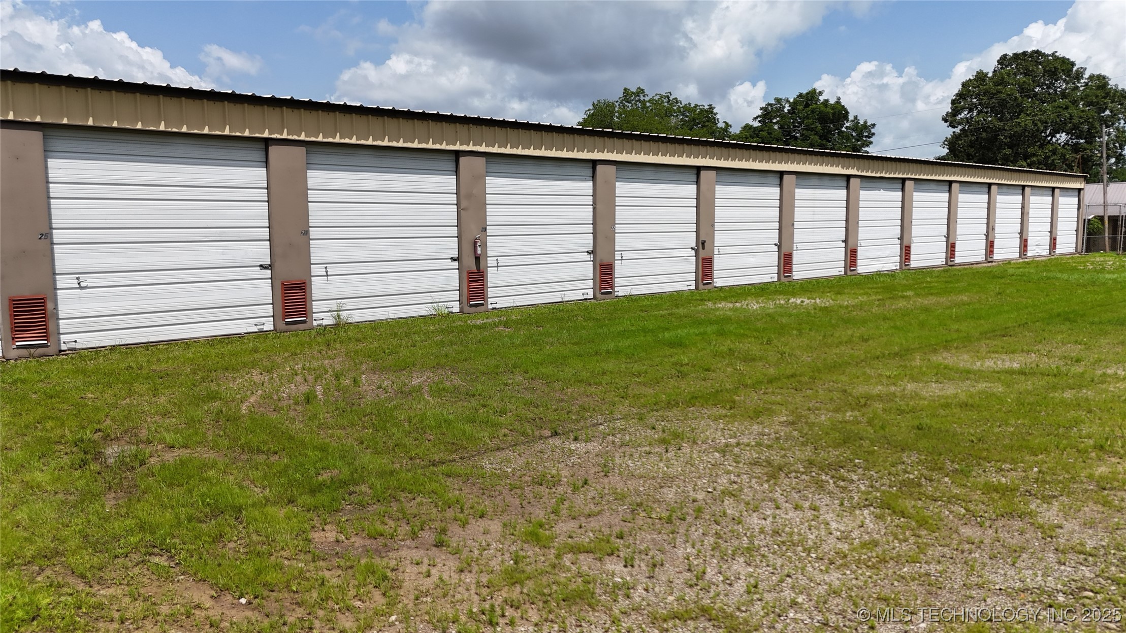 421692 E 1161 Circle Property Photo 8