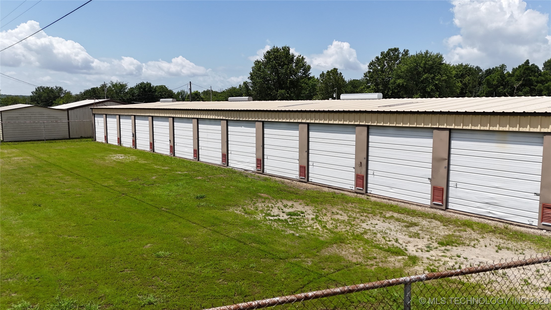 421692 E 1161 Circle Property Photo 9
