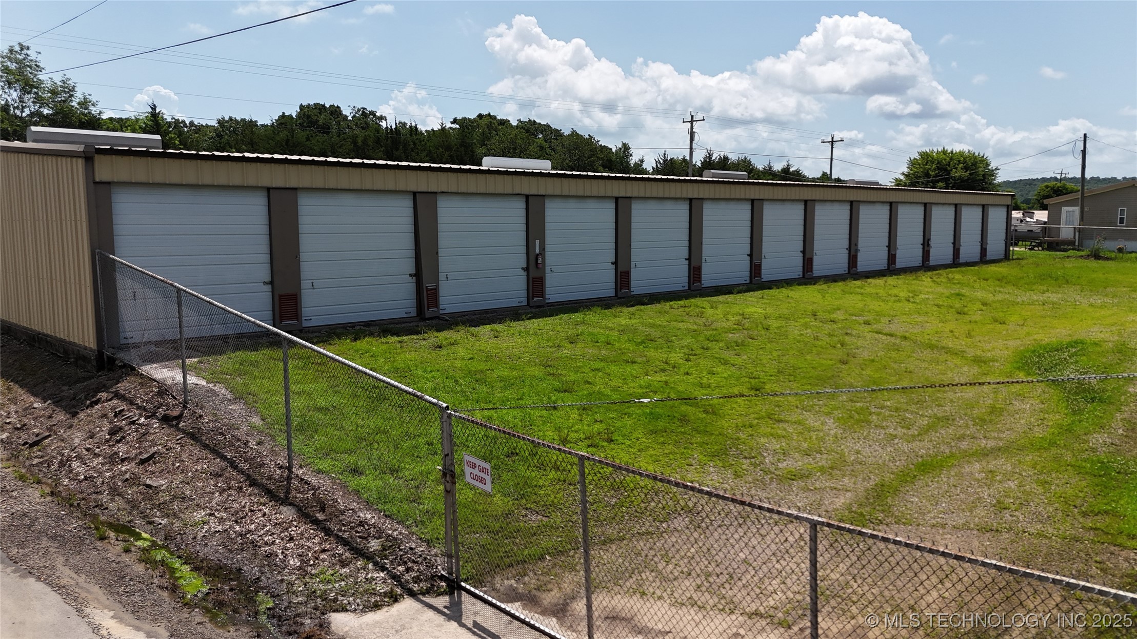 421692 E 1161 Circle Property Photo 10