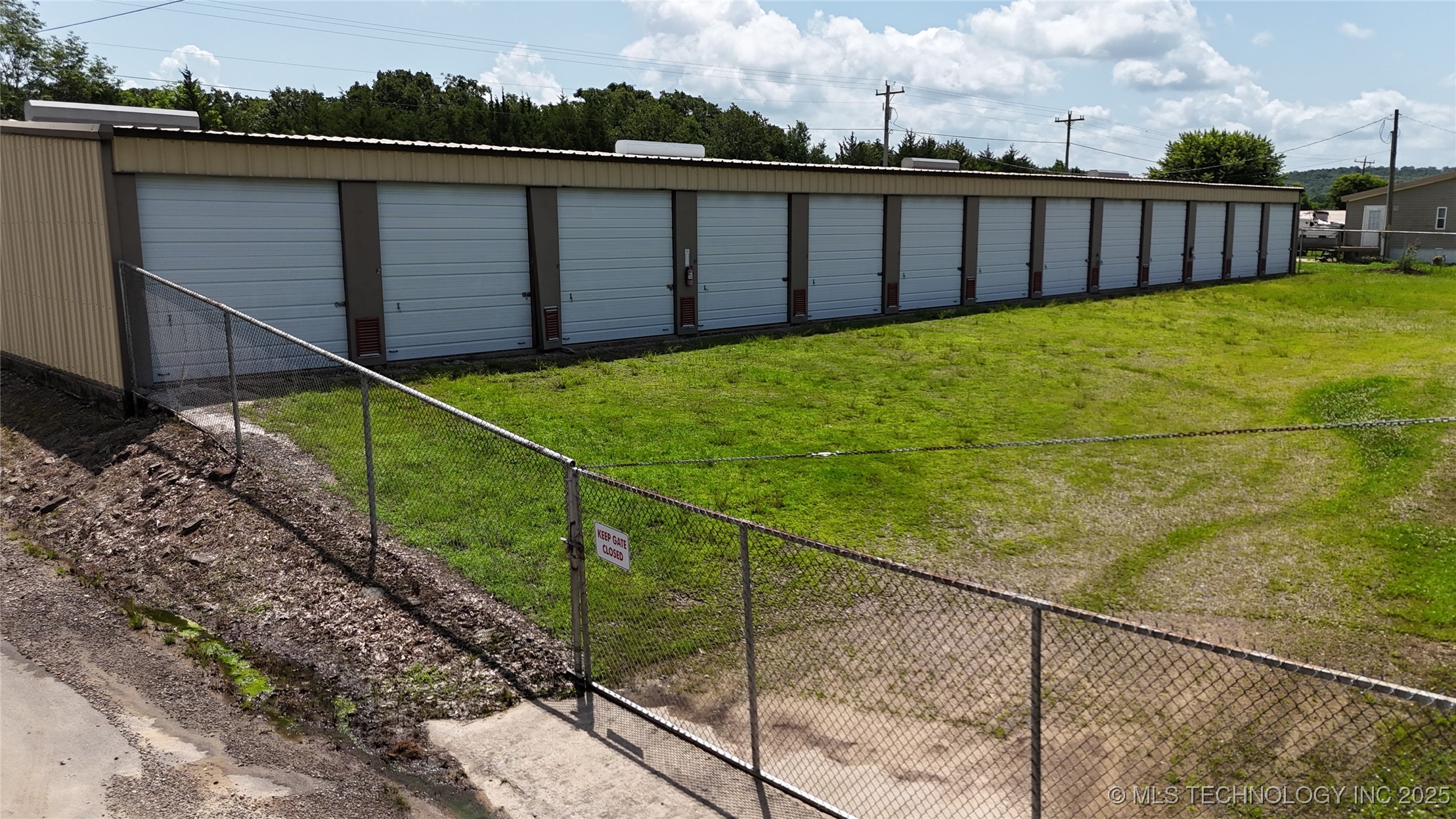 421692 E 1161 Circle Property Photo 11