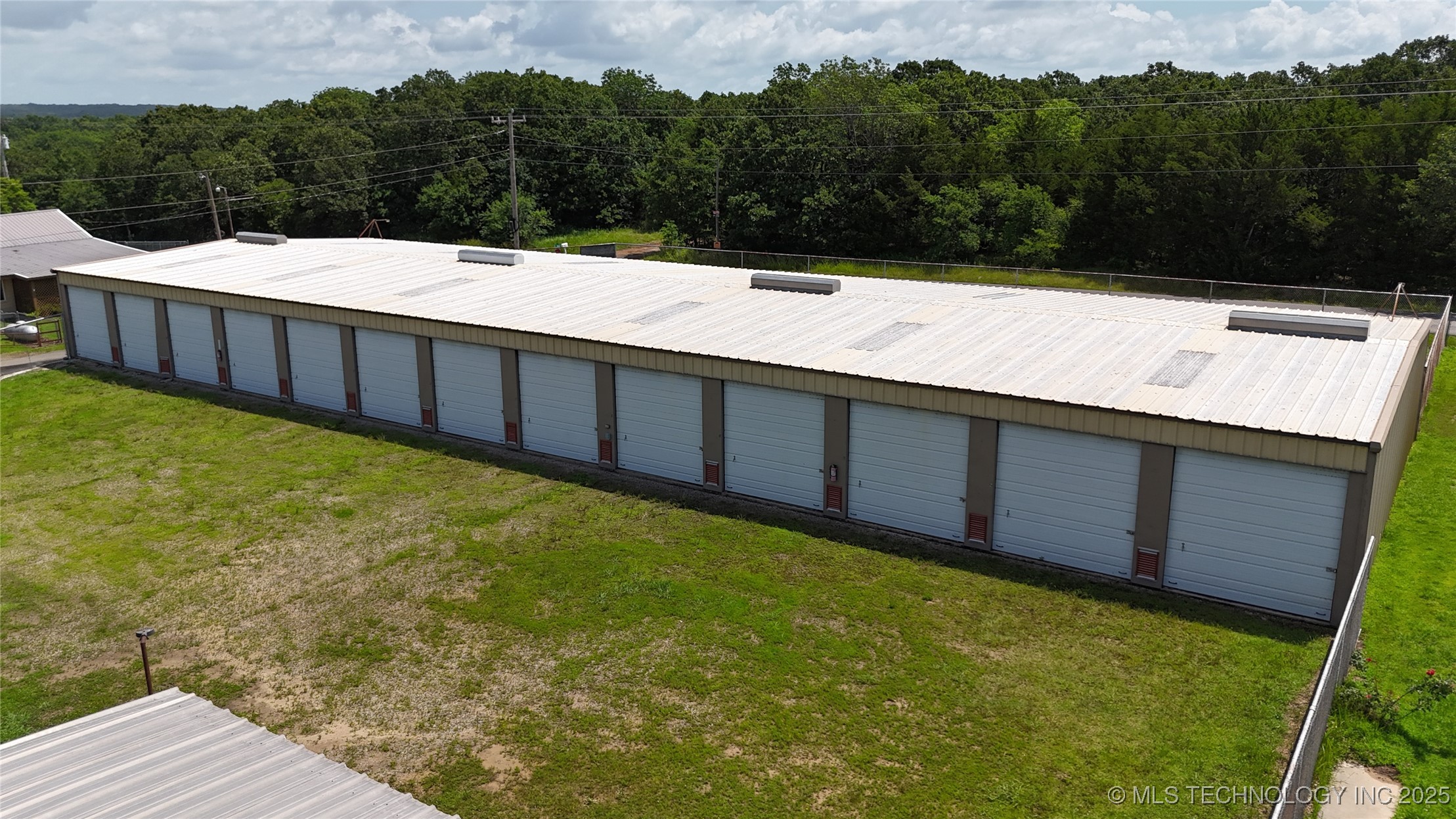 421692 E 1161 Circle Property Photo 12
