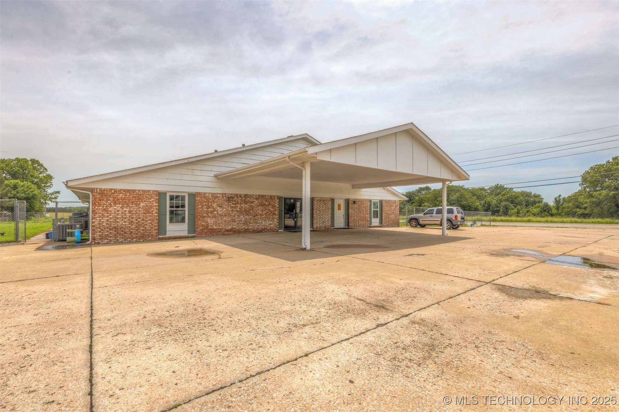 2401 E Fort Worth Street Property Photo