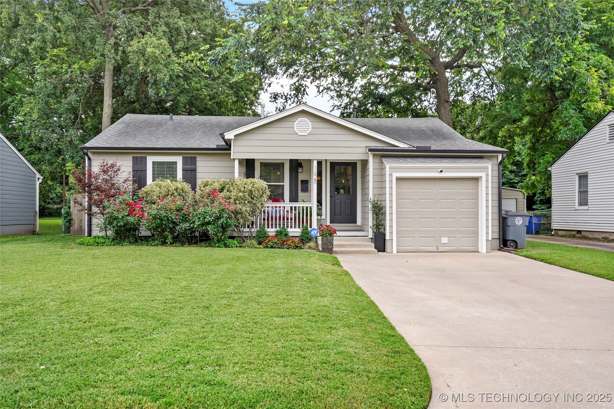 1628 E 45th Place Property Photo 1