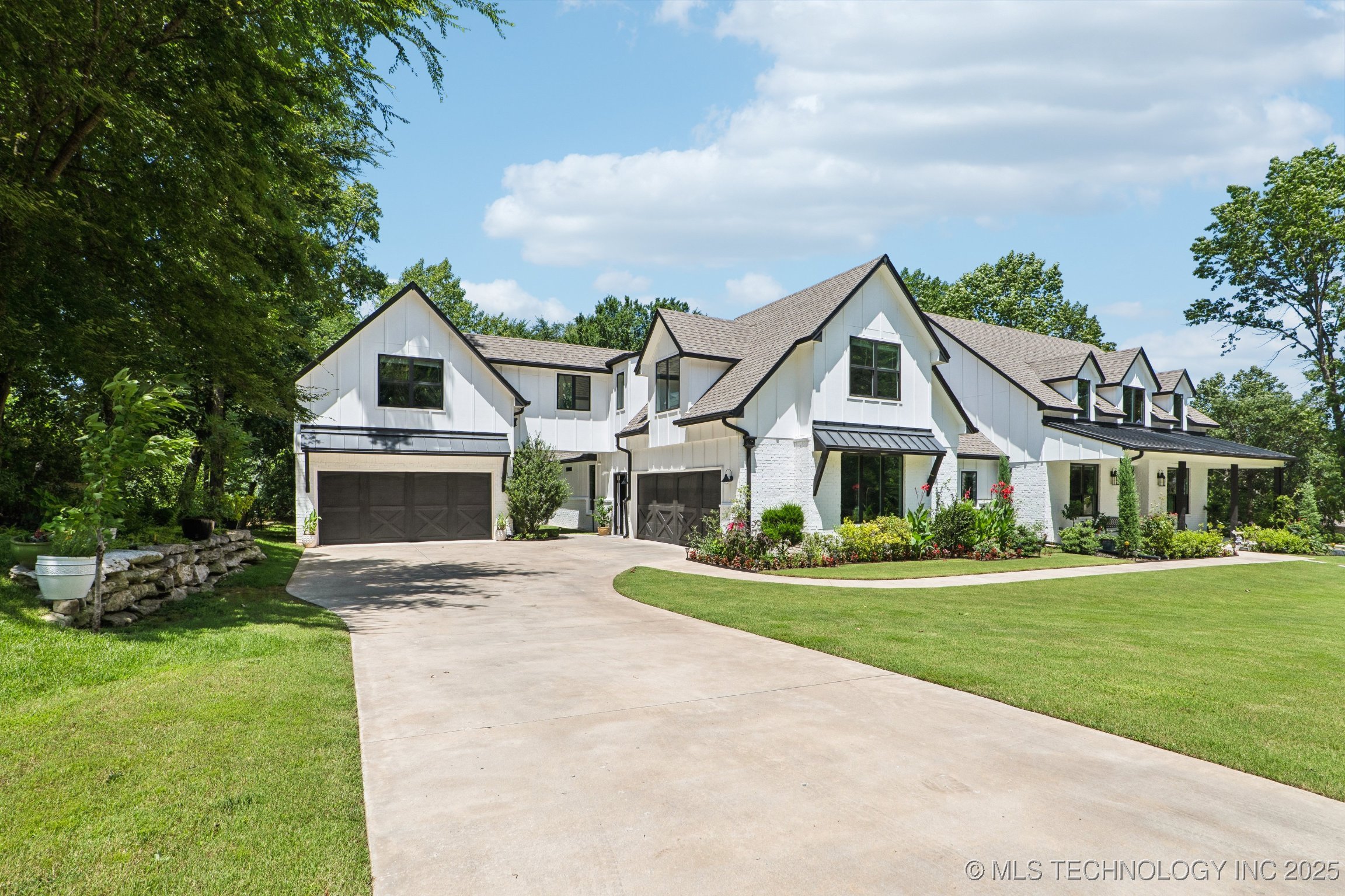 7604 S 6th Street Property Photo 1