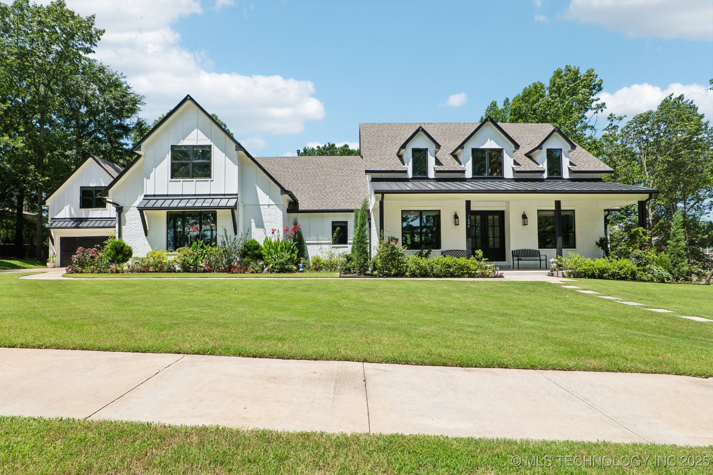 7604 S 6th Street Property Photo 2