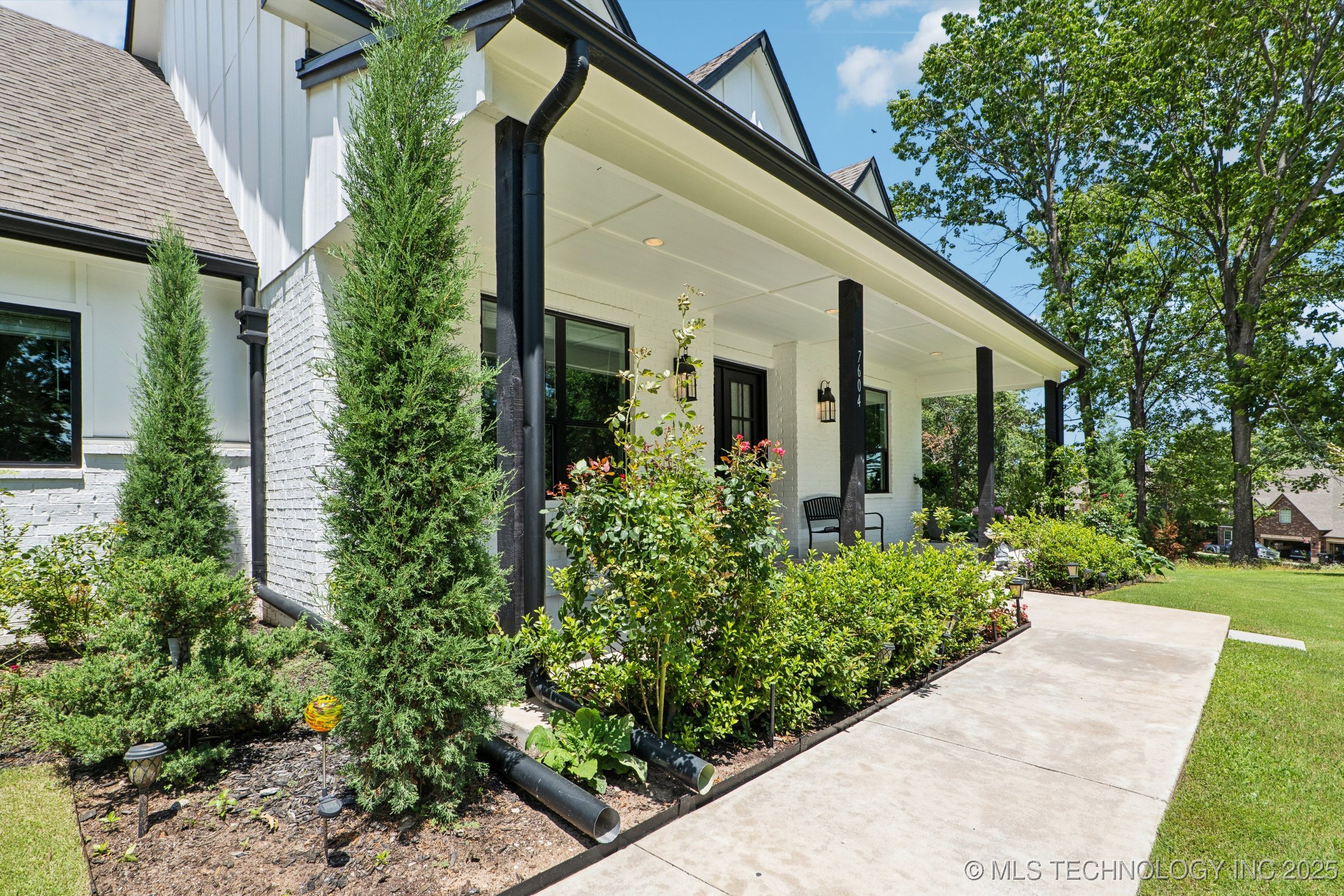 7604 S 6th Street Property Photo 3