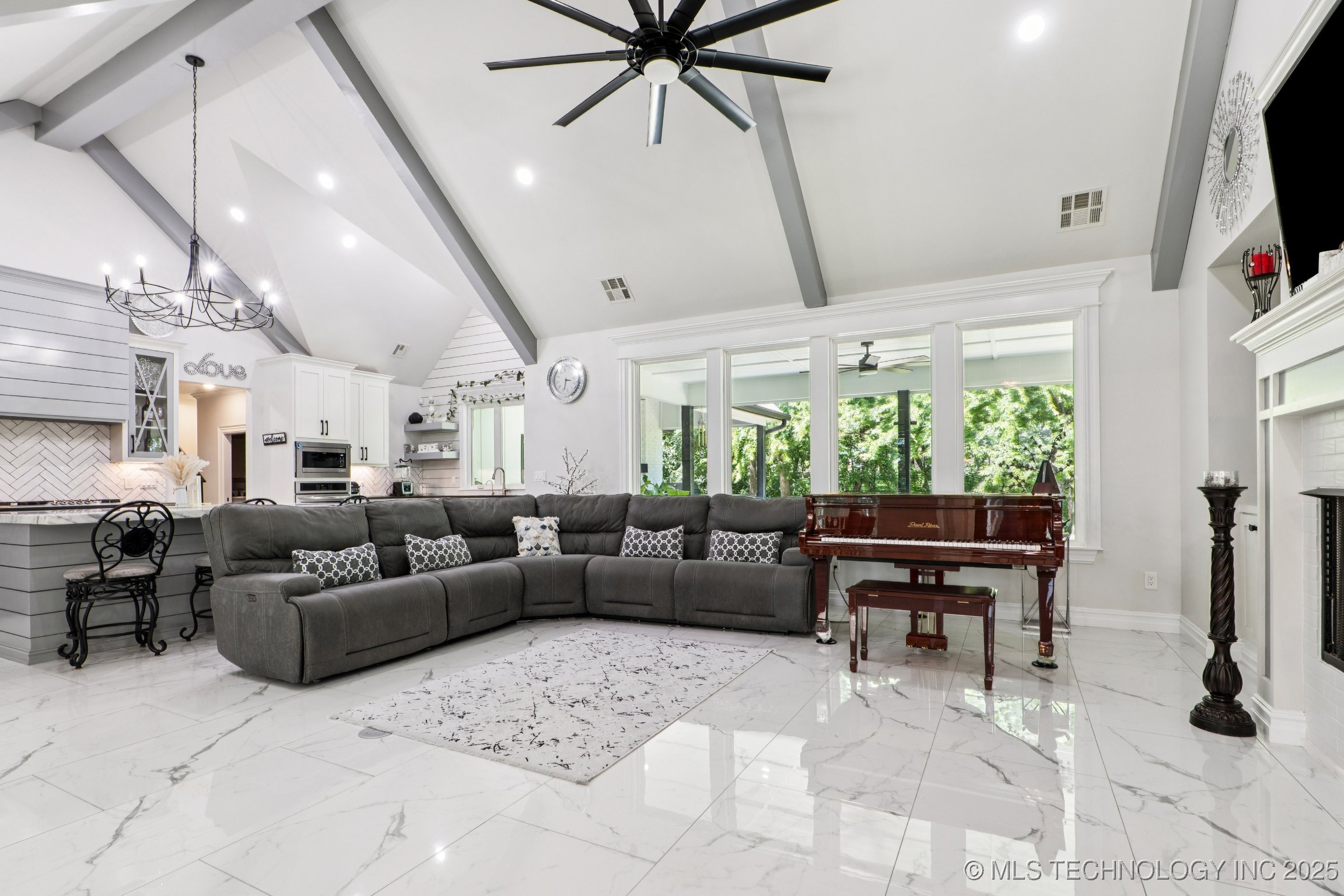 7604 S 6th Street Property Photo 6