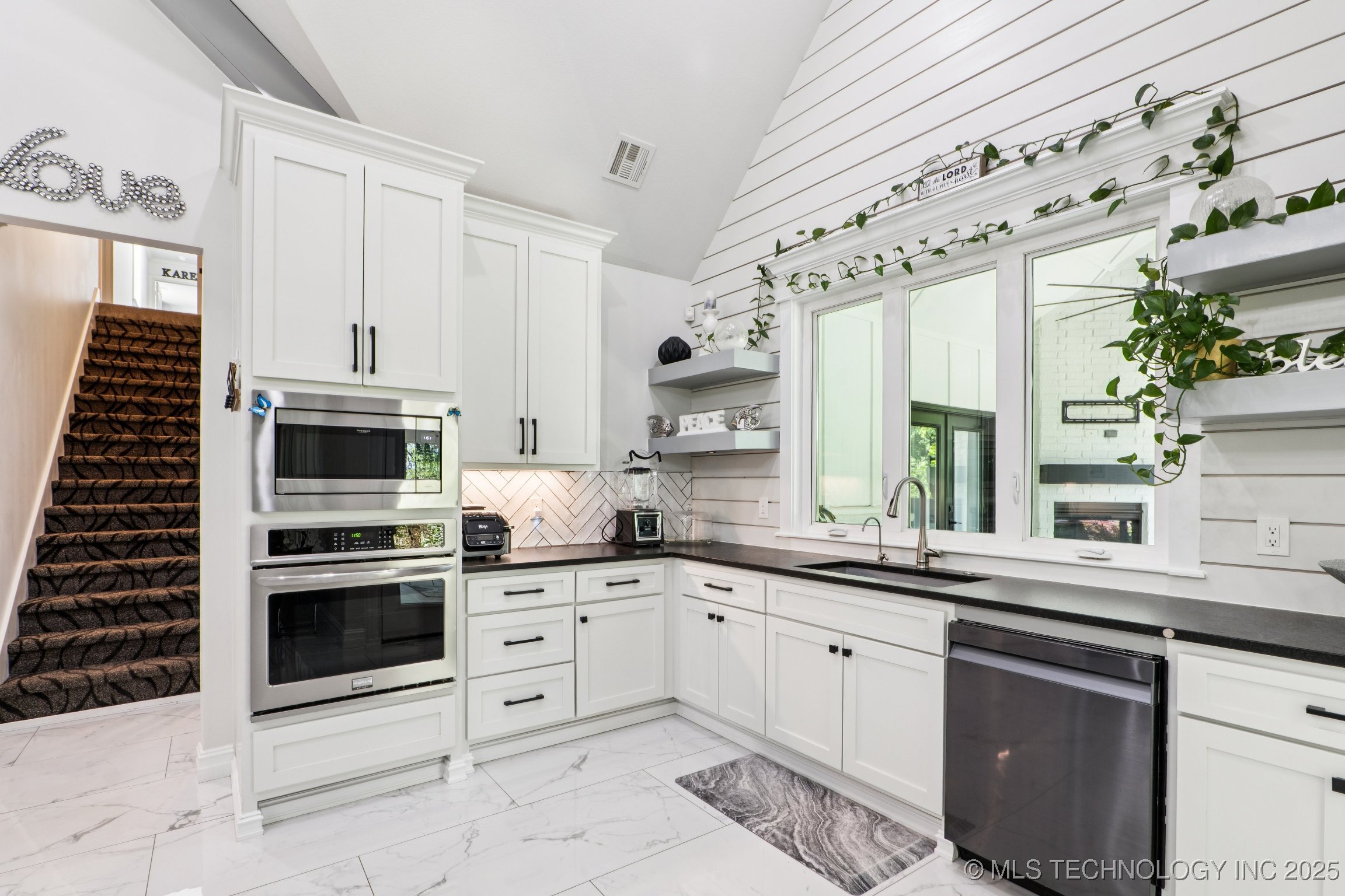 7604 S 6th Street Property Photo 11