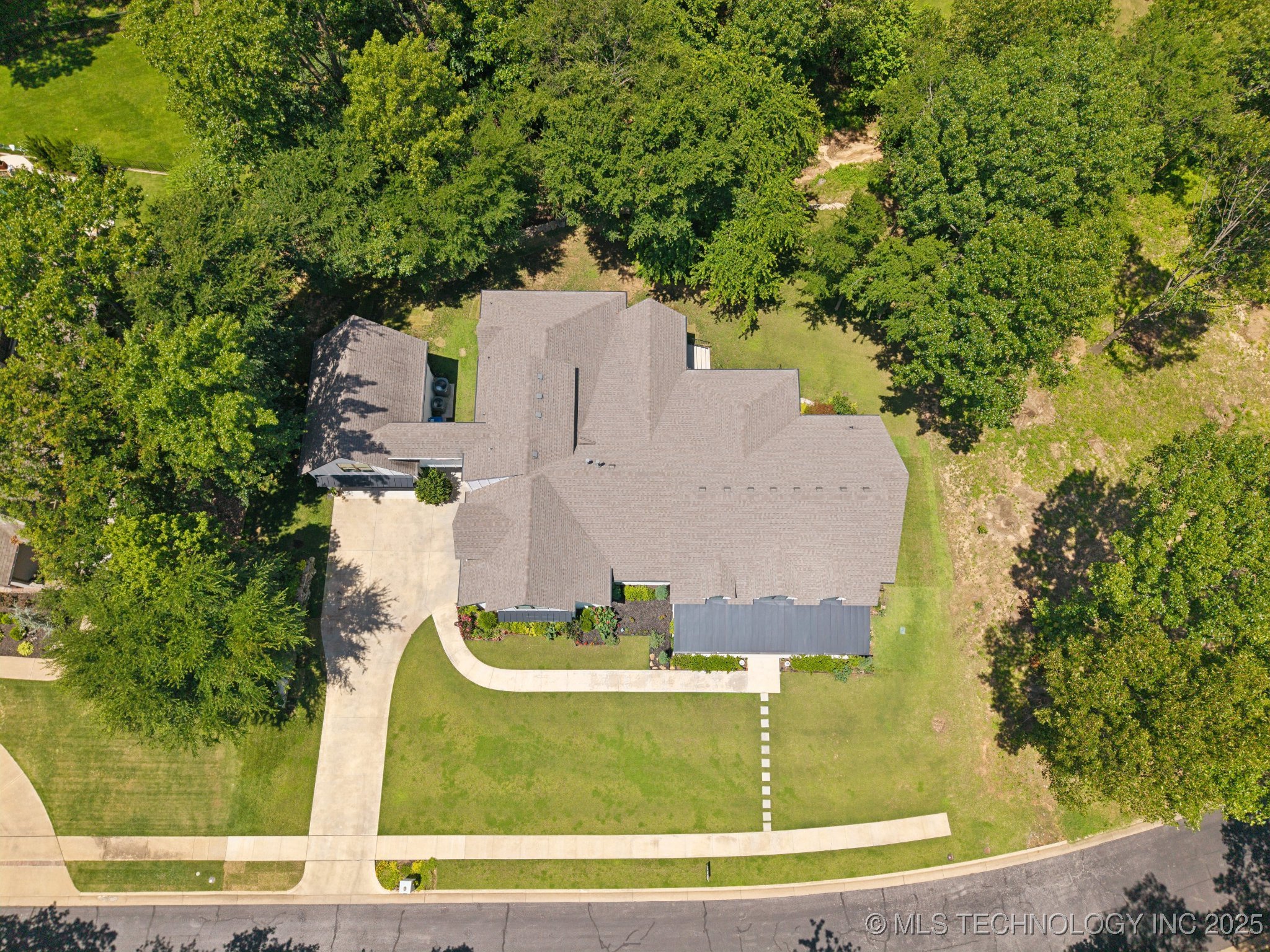 7604 S 6th Street Property Photo 59