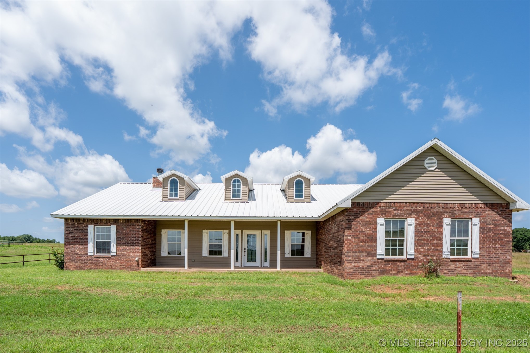 362161 E 990 Road Property Photo 1