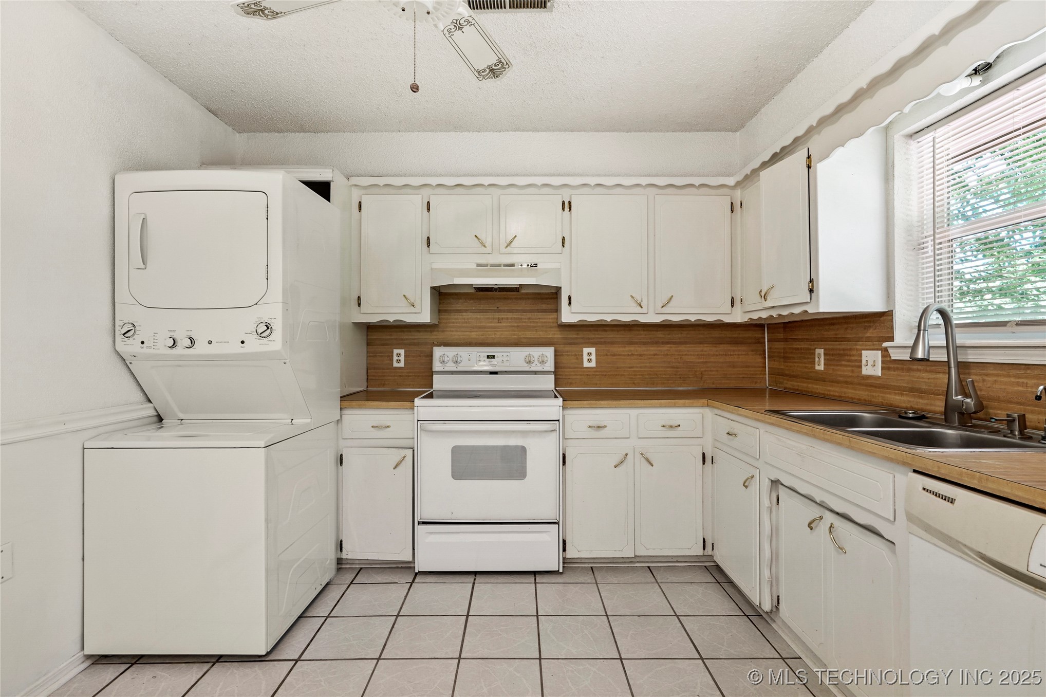 2030 W Richmond Street Property Photo 23